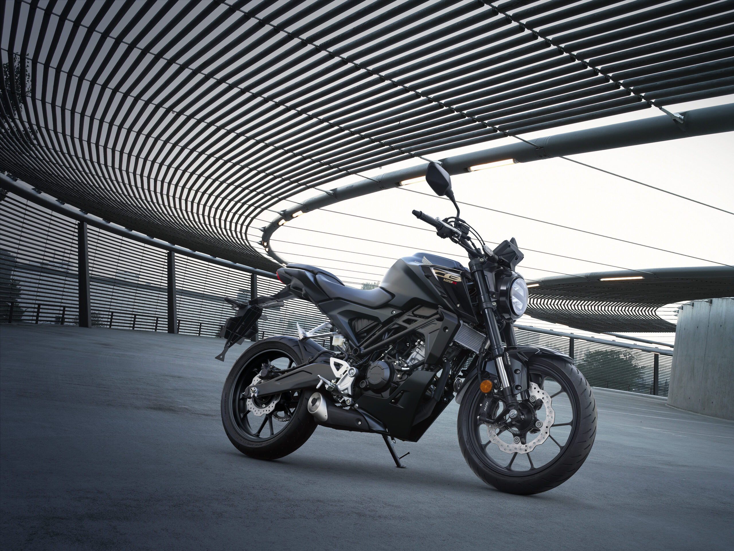 原二スポーツモデル『CB125R』が一部仕様を変更して発売！【Honda 2024 