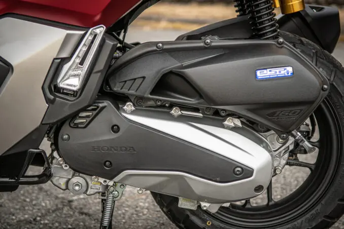 ADV160ってどんなバイク？ 燃費や足つき性、おすすめポイントや装備を