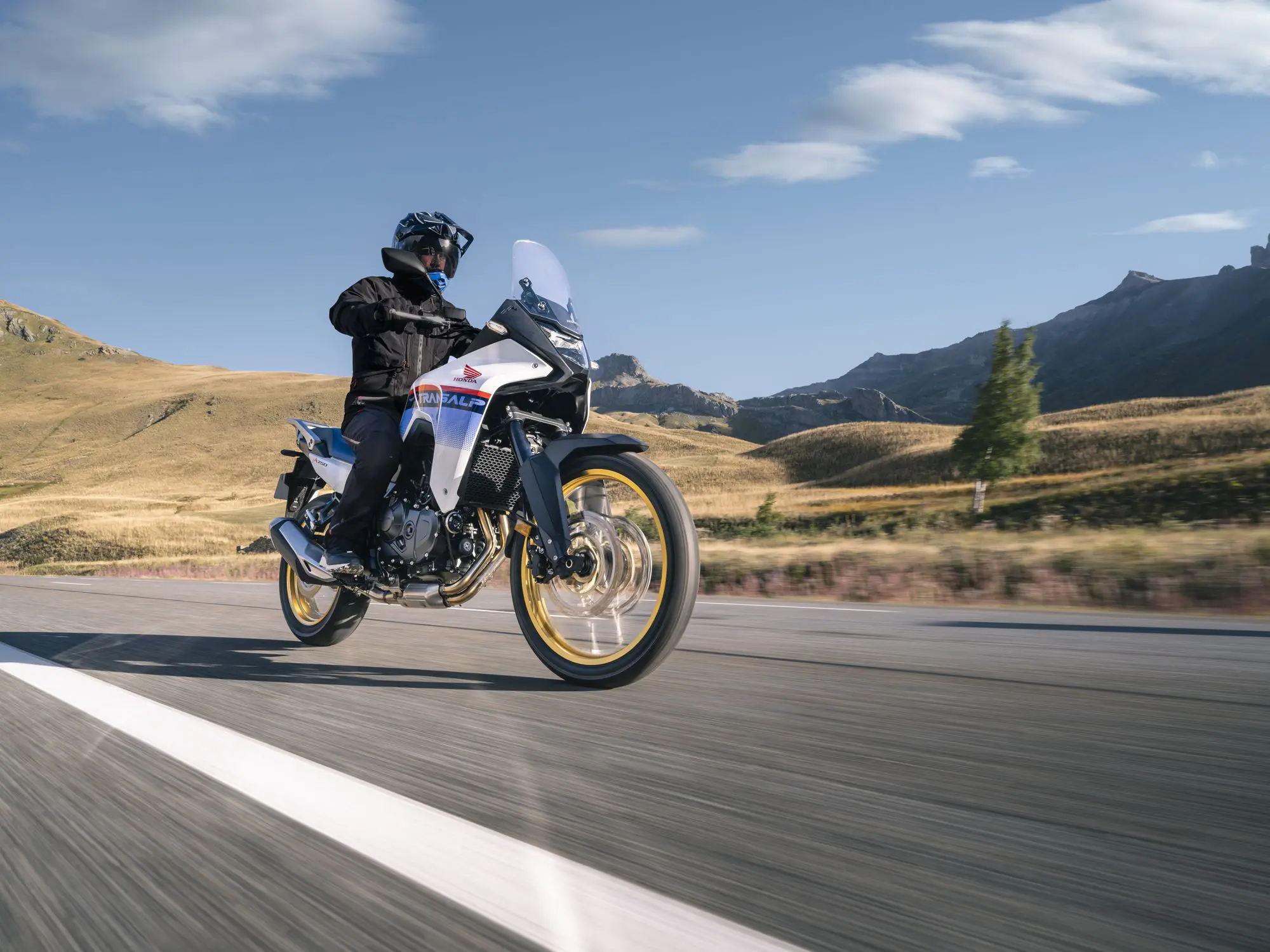 新型『XL750 TRANSALP（トランザルプ）』の発売日＆価格が決定！ 新