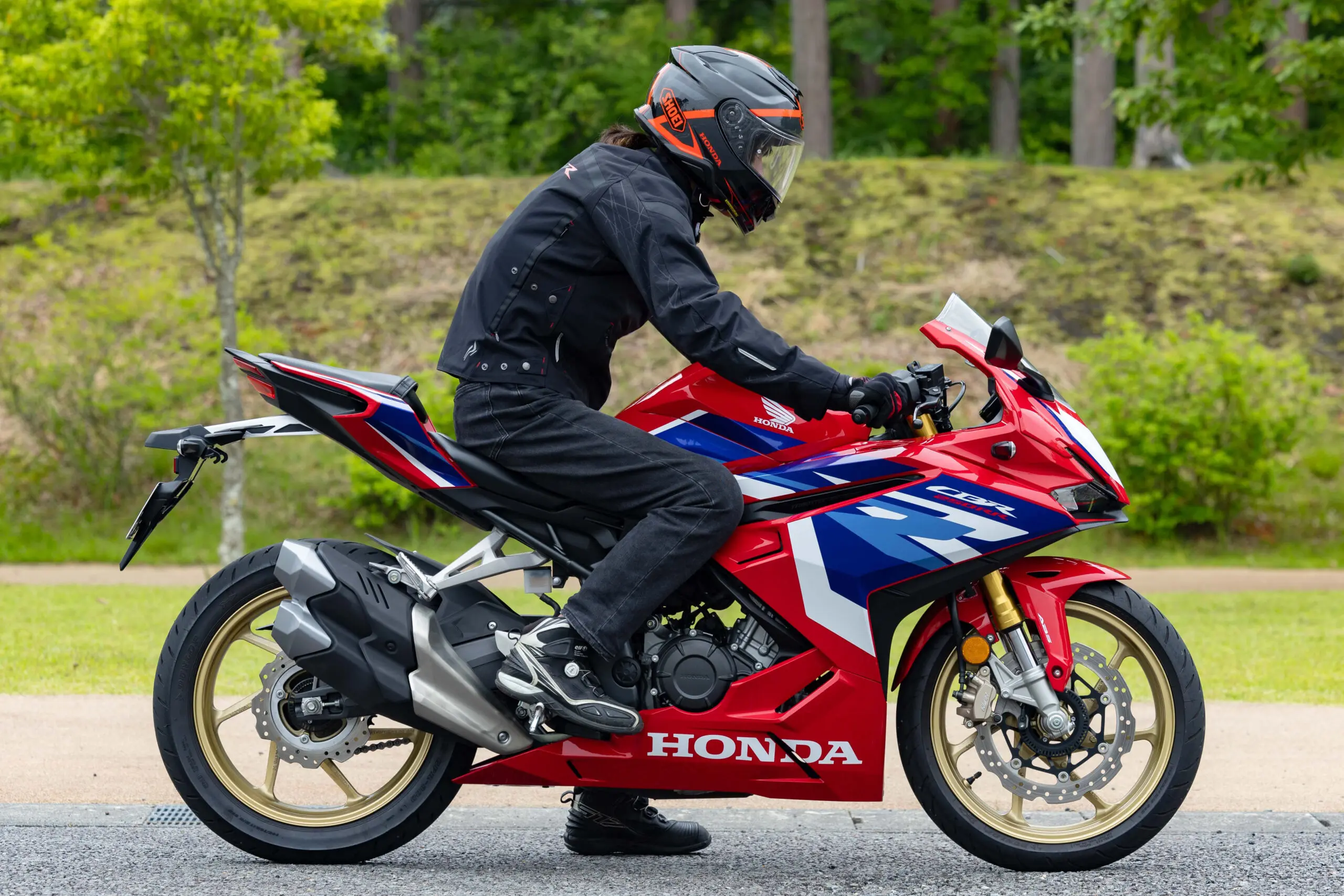 25歳で選ぶ『1台だけのスポーツバイク』の最適解は？250ccでも