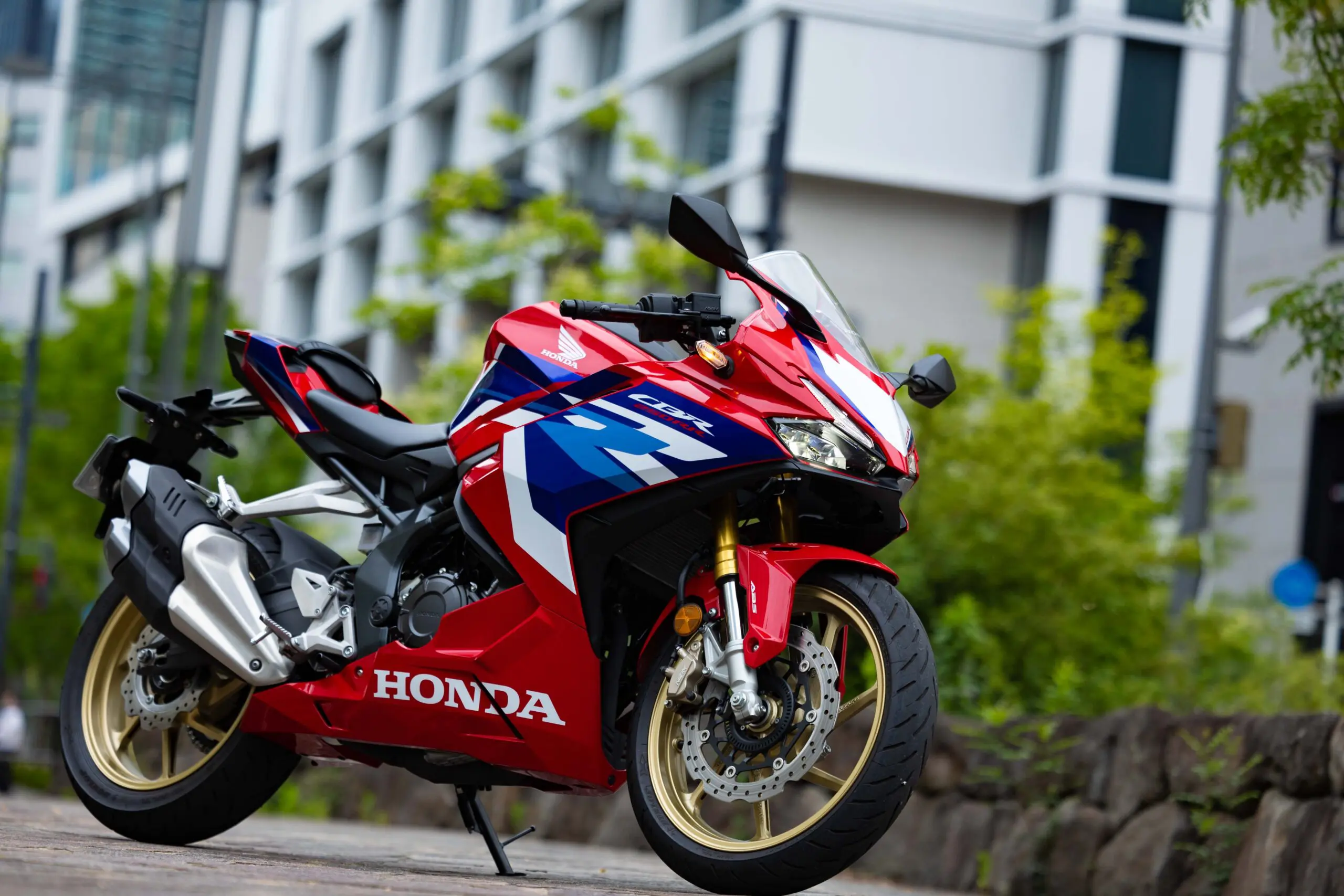 250ccなのに高速道路でゆとりがある!? ツーリングの移動も『CBR250RR