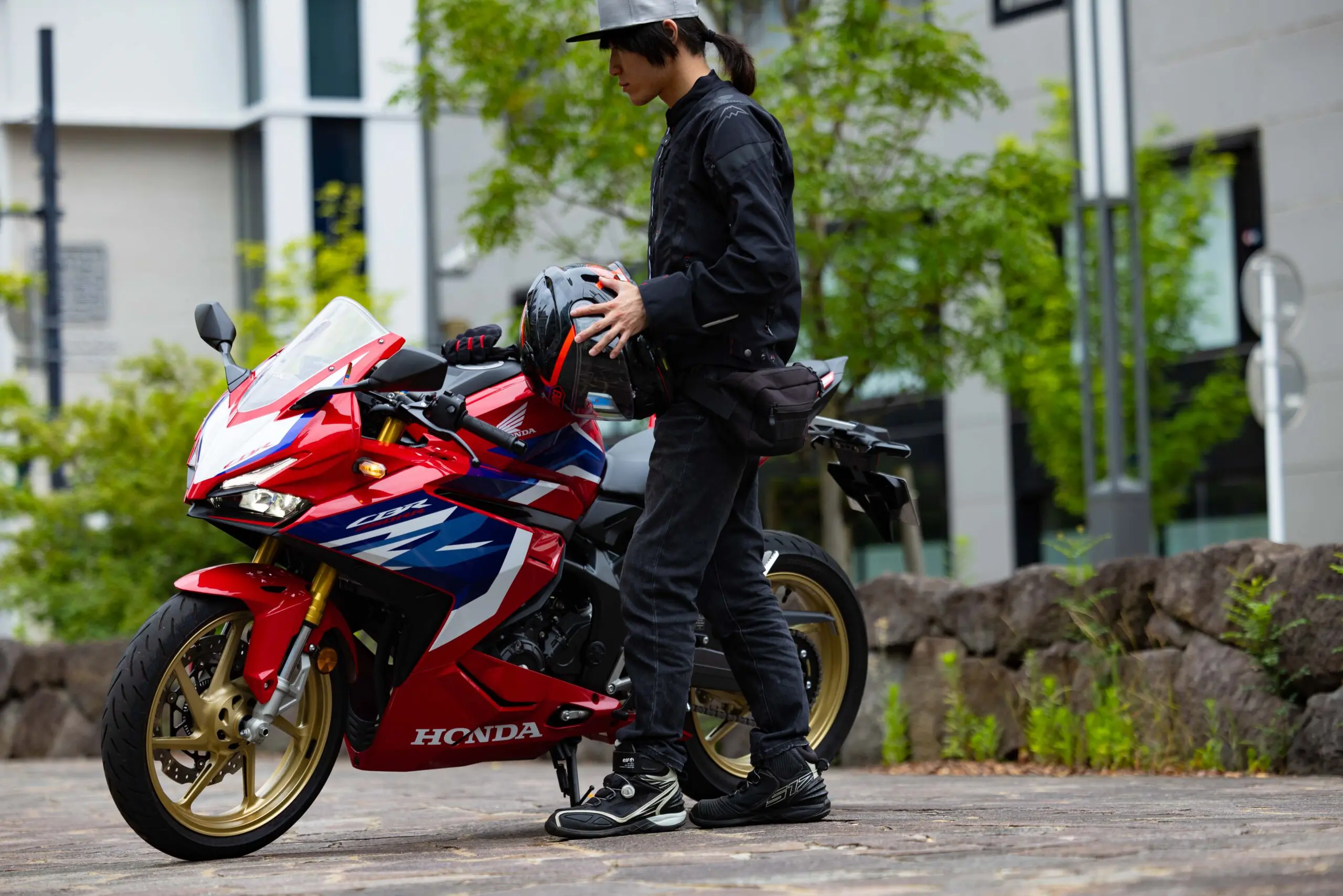 250ccなのに高速道路でゆとりがある!? ツーリングの移動も『CBR250RR