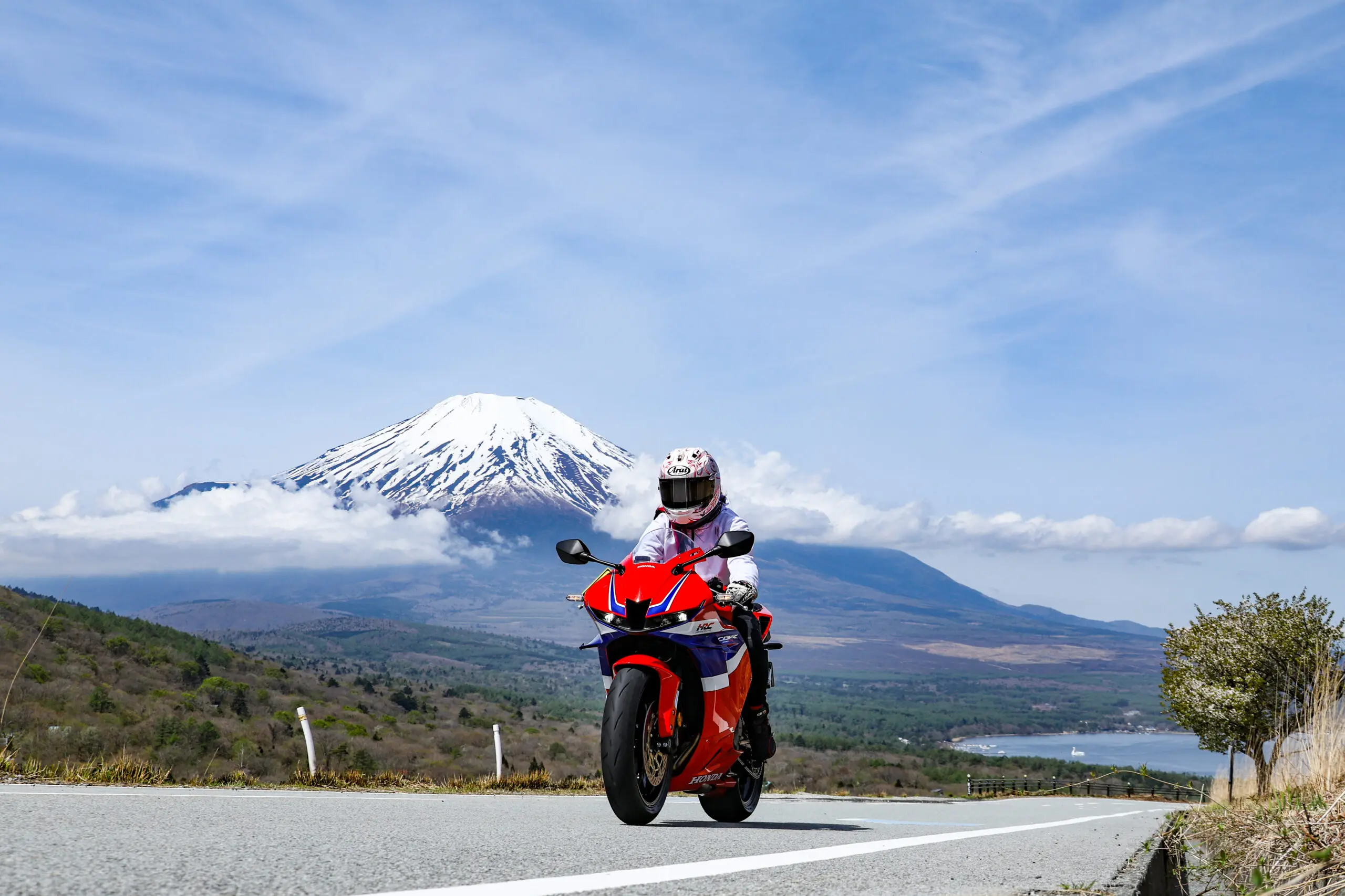 H-D Motorcycle Girl 横80, 縦59cm キャンパス地 レーシング女子岡崎静夏の『いつもバイクで!』【NX400編】疲れず、快適