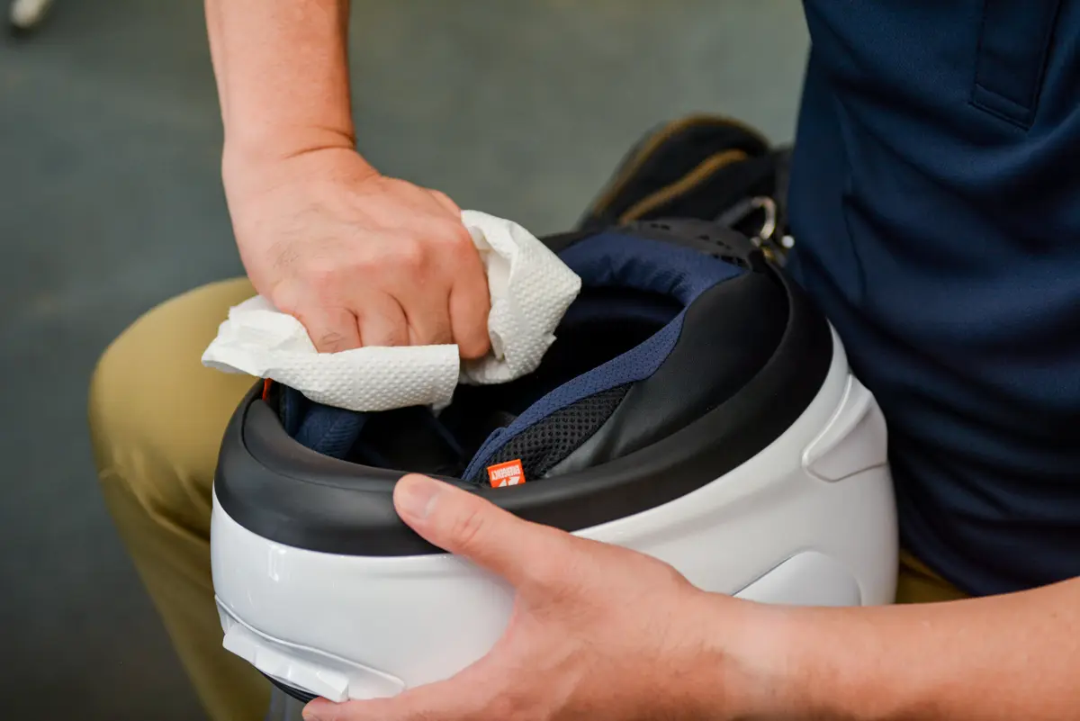 Arai』に聞いた、ヘルメットを清潔に保つ日々のメンテナンス！内装の 