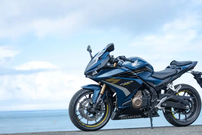 バイク免許を取ったばかりでも400ccの『CBR400R』は扱える？ 初心者に
