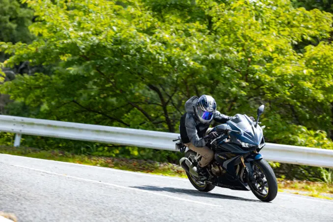 街から飛び出し『CBR400R』と次のステップへ! ソロでも楽しい 街から飛び出し『CBR400R』と次のステップへ! ソロでも楽しい