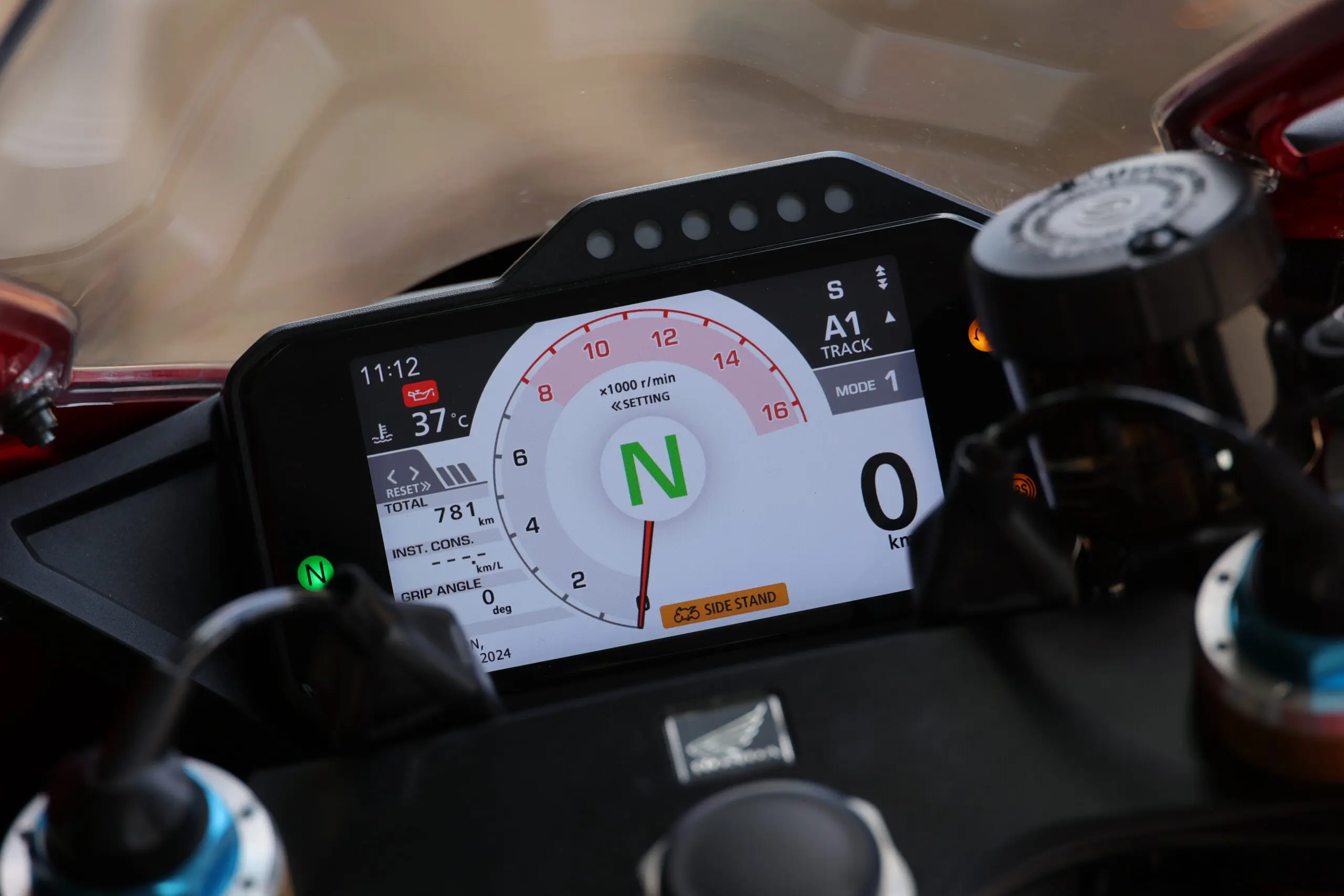 レーシング女子岡崎静夏の『いつもバイクで!』【CBR1000RR-R FIREBLADE