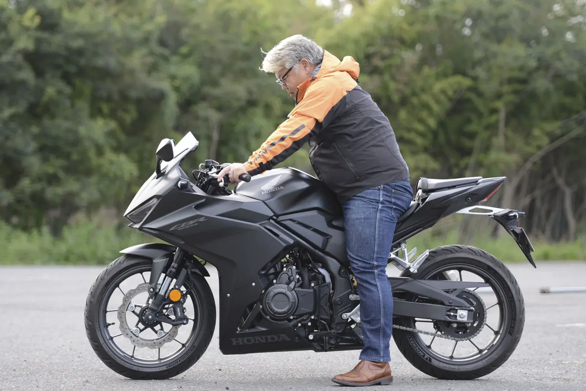 HONDA CBR400R ABS 車検有り ETC付き ツーリングに最適な1台 ホンダ「CBR400R」【1分で読める 国内メーカーのバイク紹介 2024年現行