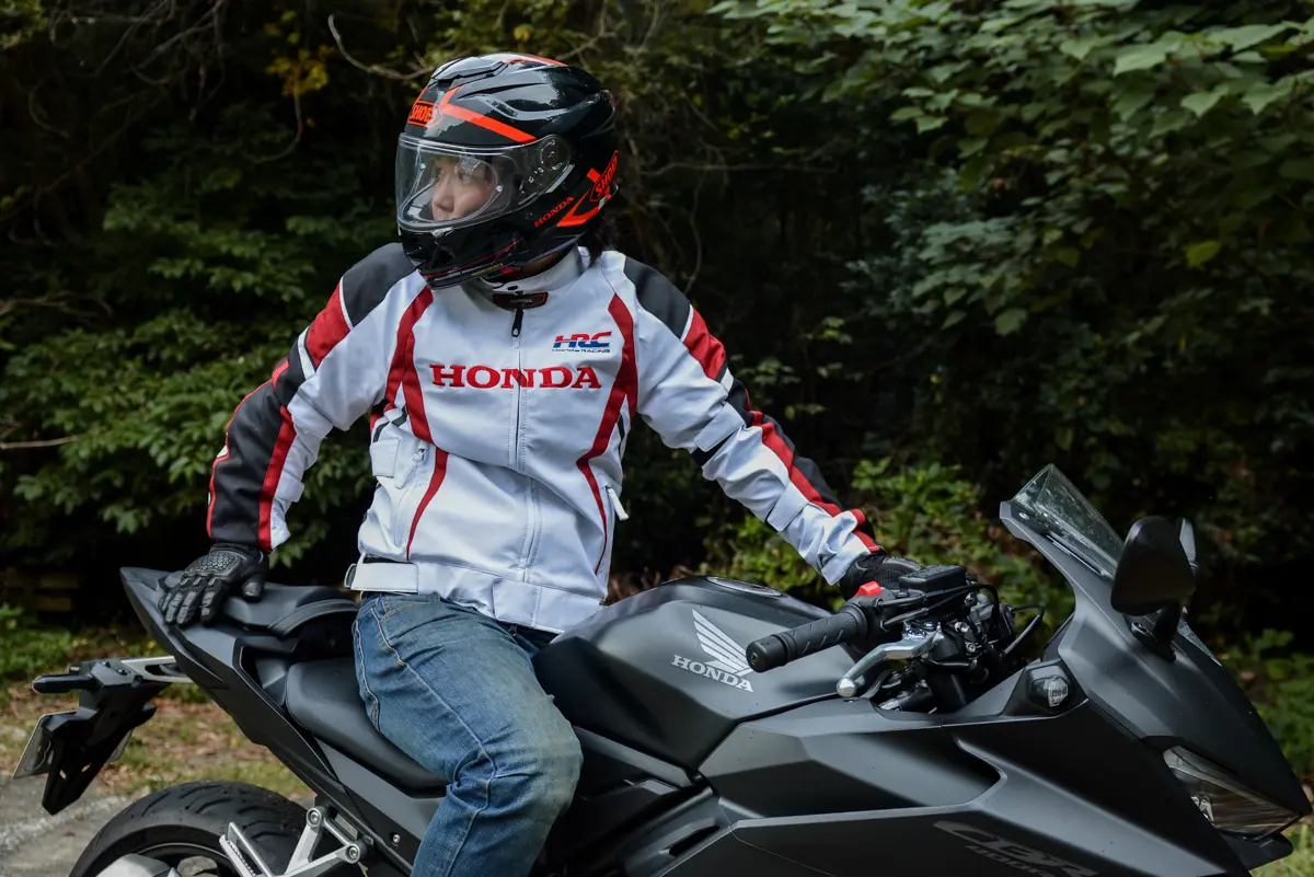 真冬でも暖かく走れる機能的バイクウェアを紹介！寒い時期の