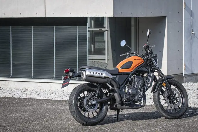 実車公開】新型『CL250』 250ccとは思えないワイルド感です