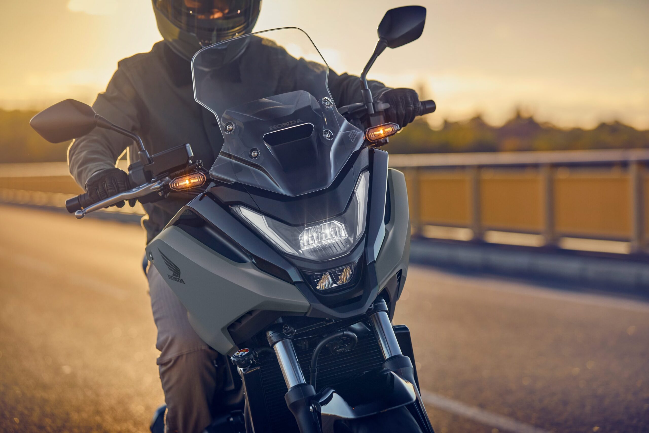 新型『NC750X』の発売日決定！デザイン変更や足まわり強化、5.0インチ 