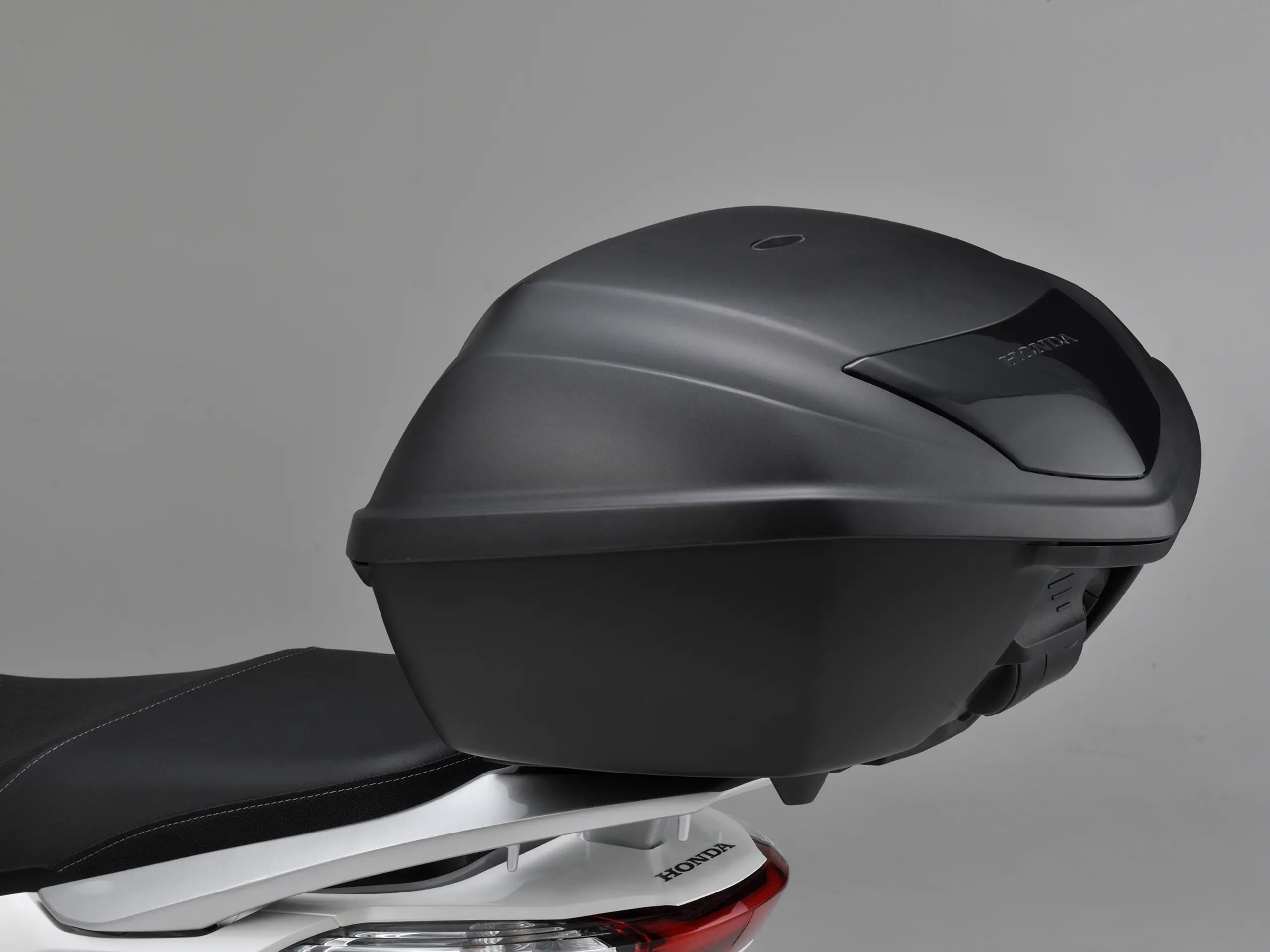 LEAD125（リード125）』にピッタリな純正アクセサリーでもっと通勤通学