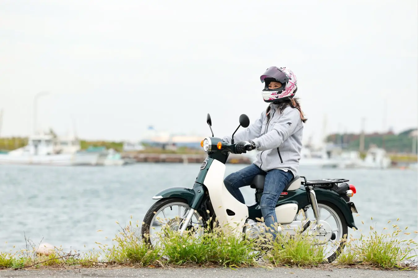 レーシング女子岡崎静夏の『いつもバイクで!』【スーパーカブ110編