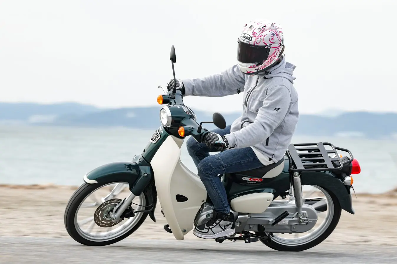 レーシング女子岡崎静夏の『いつもバイクで!』【スーパーカブ110編
