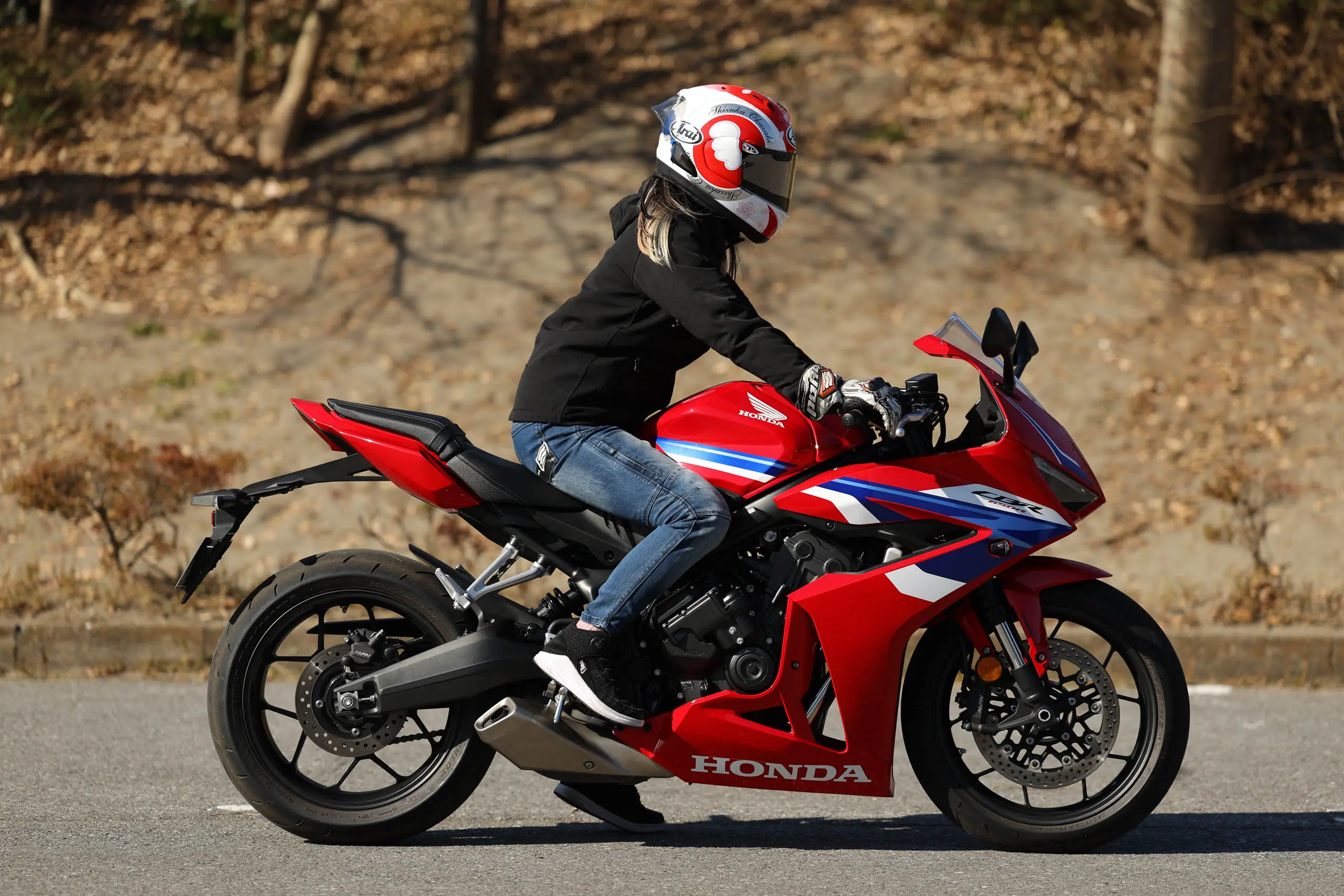 レーシング女子岡崎静夏の『いつもバイクで!』【CBR650R E-Clutch編