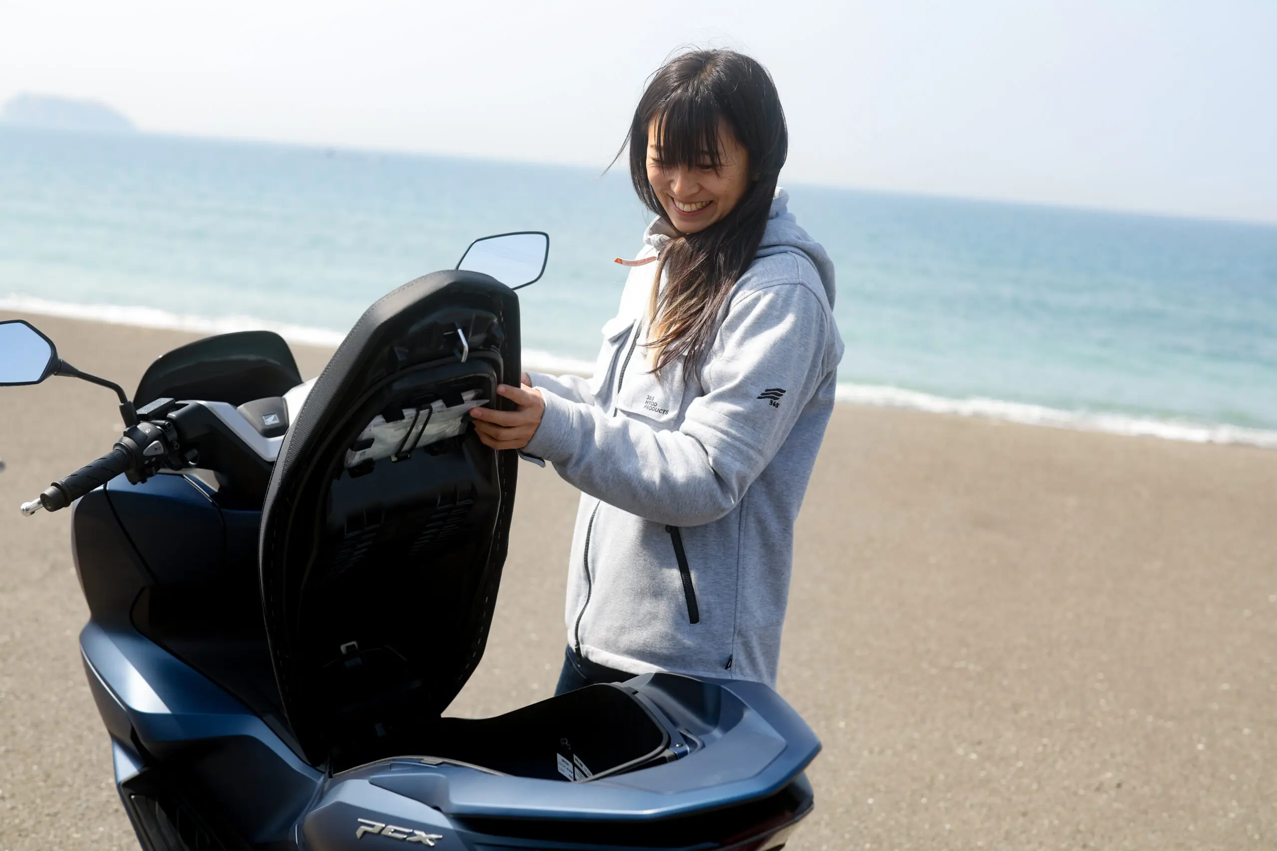 レーシング女子岡崎静夏の『いつもバイクで!』【PCX編】この上質な乗り