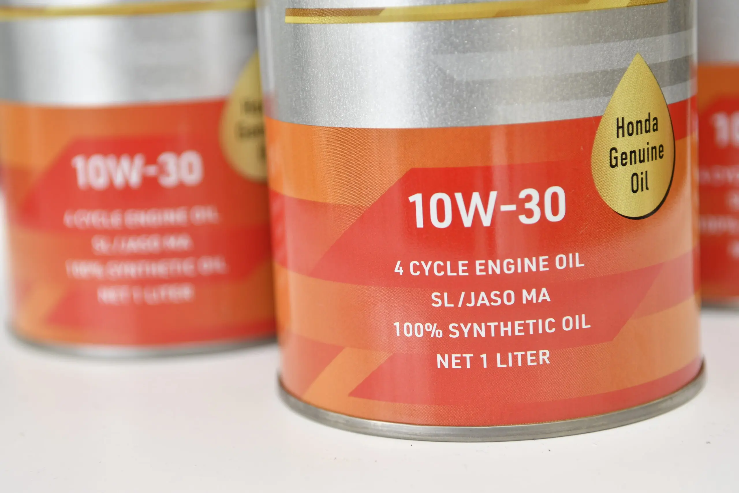 自分の愛車に合った「エンジンオイル」ってどうやって選べばいい？新