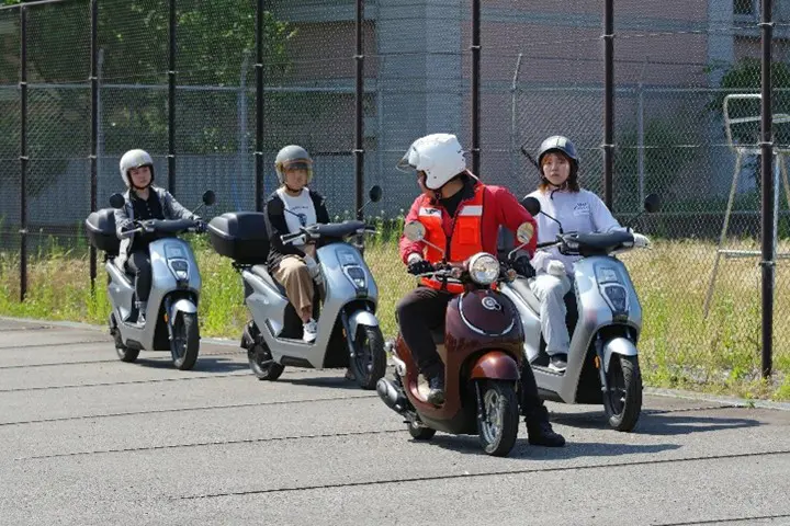 電動バイクEM1 e:を用いた安全運転講習を女子大生が体験!！ 松山東雲大