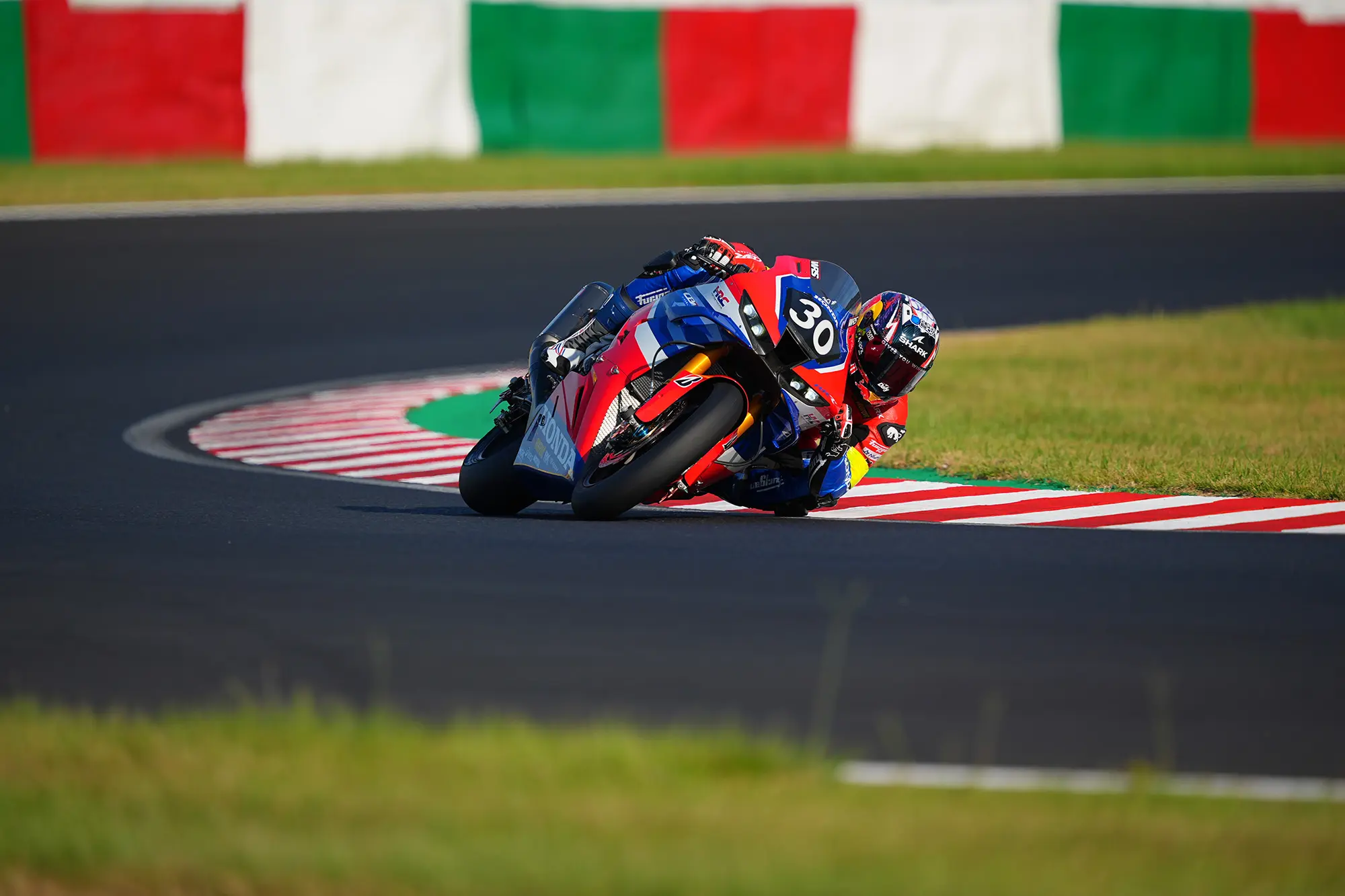 鈴鹿8耐で「Honda HRC」が4連覇の快挙達成！高橋巧＆ヨハン・ザルコの2