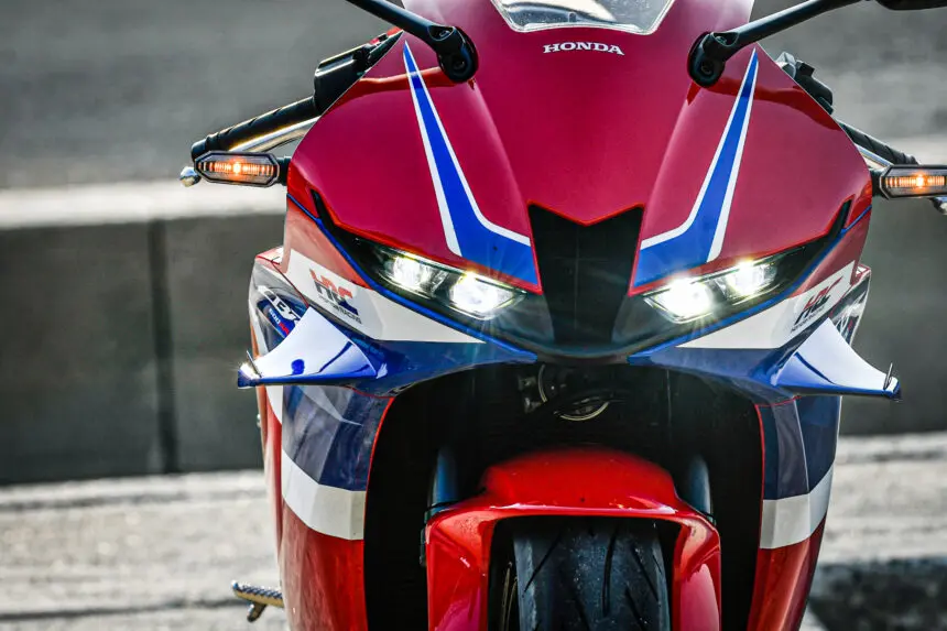 CBR-RR様確認 新型CBR600RR完全解説・ライバル車比較【vs YZF-R6/Ninja ZX-6R】│WEB