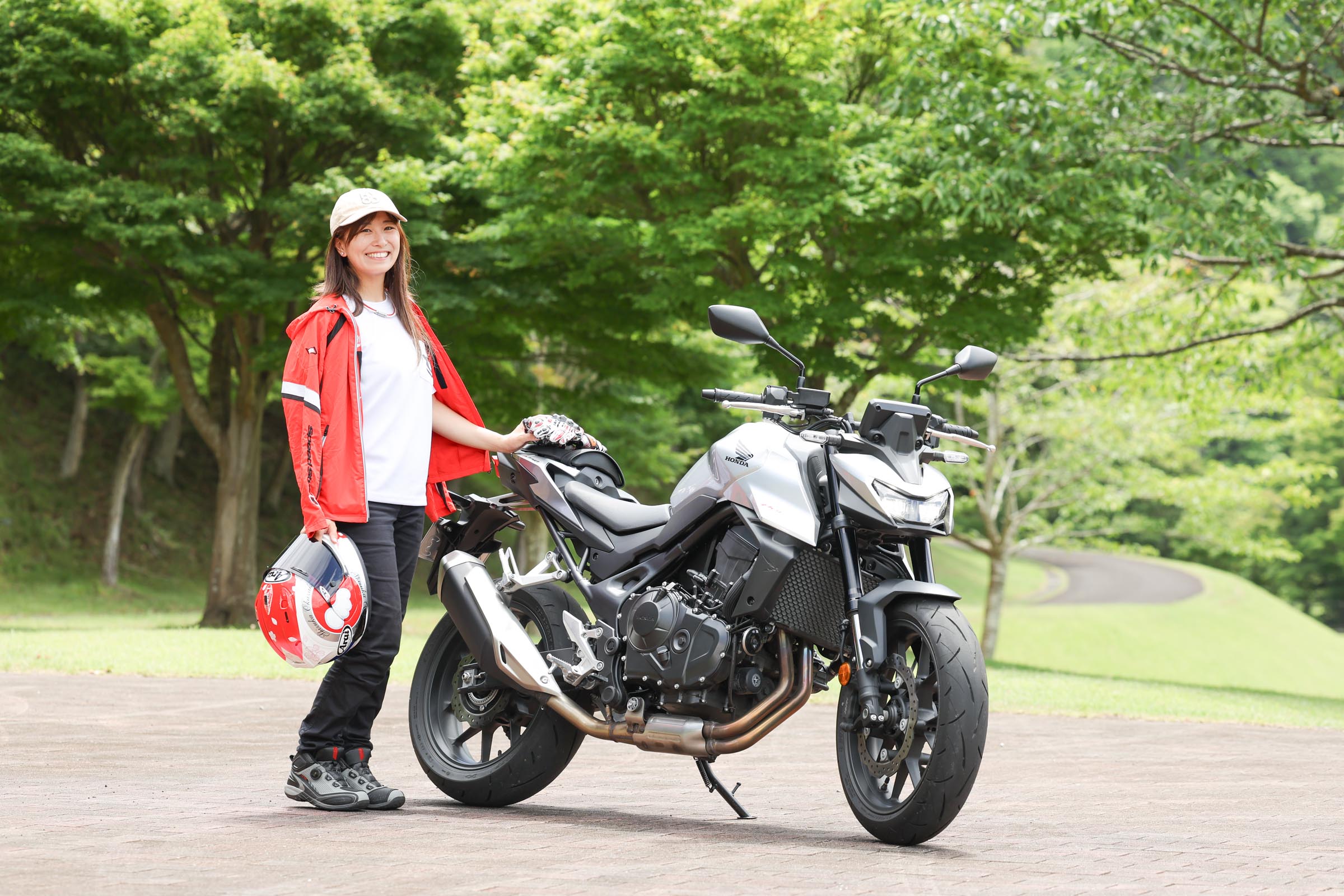 レーシング女子岡崎静夏の『いつもバイクで!』【CB750 HORNET編