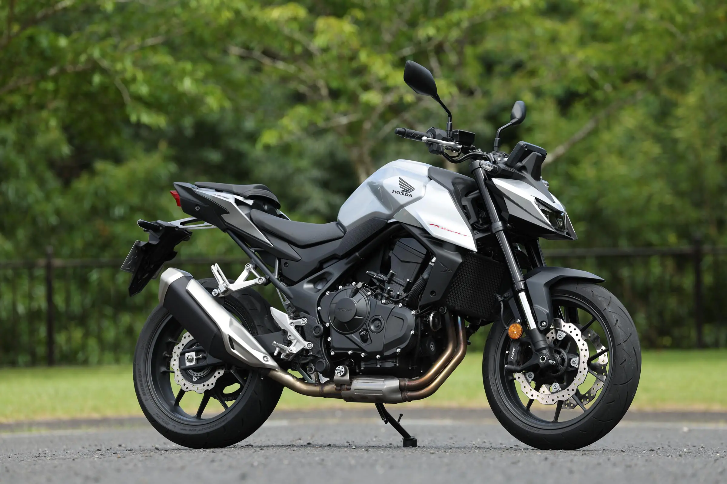 レーシング女子岡崎静夏の『いつもバイクで!』【CB750 HORNET編