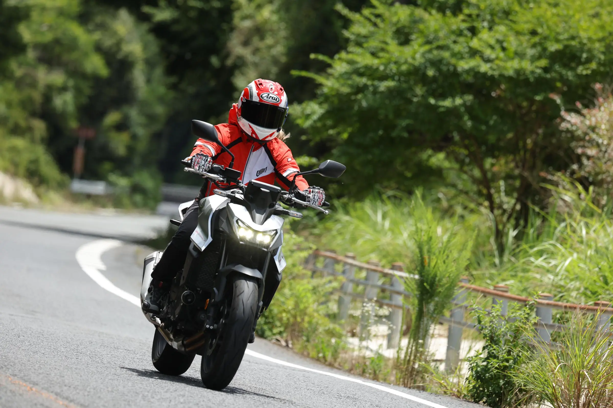 レーシング女子岡崎静夏の『いつもバイクで!』【CB750 HORNET編