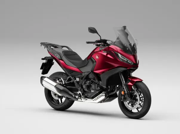 大型ツーリングバイク『NT1100』に上質感漂うレッド登場！抜群の
