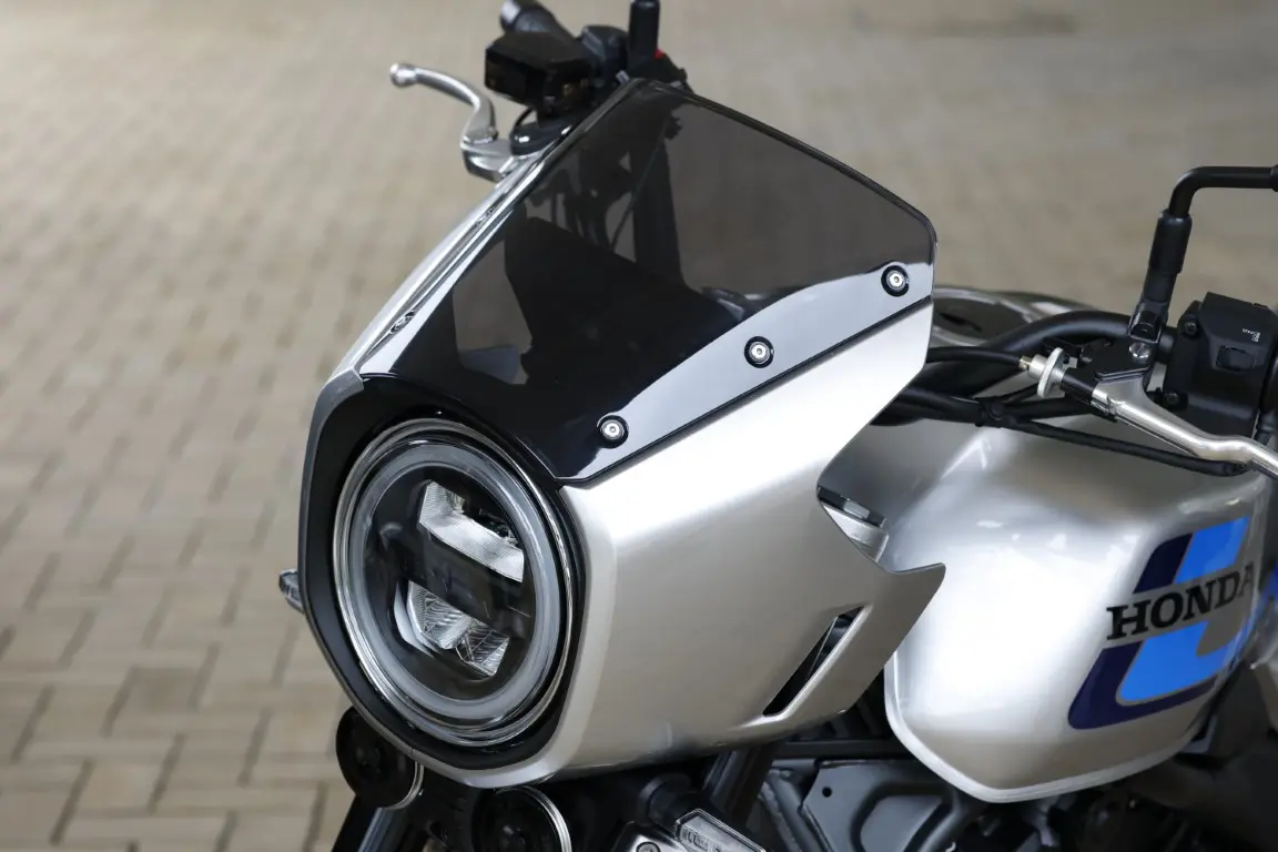 CB1000F」をもっと自分好みに！Honda純正アクセサリーでカスタマイズ