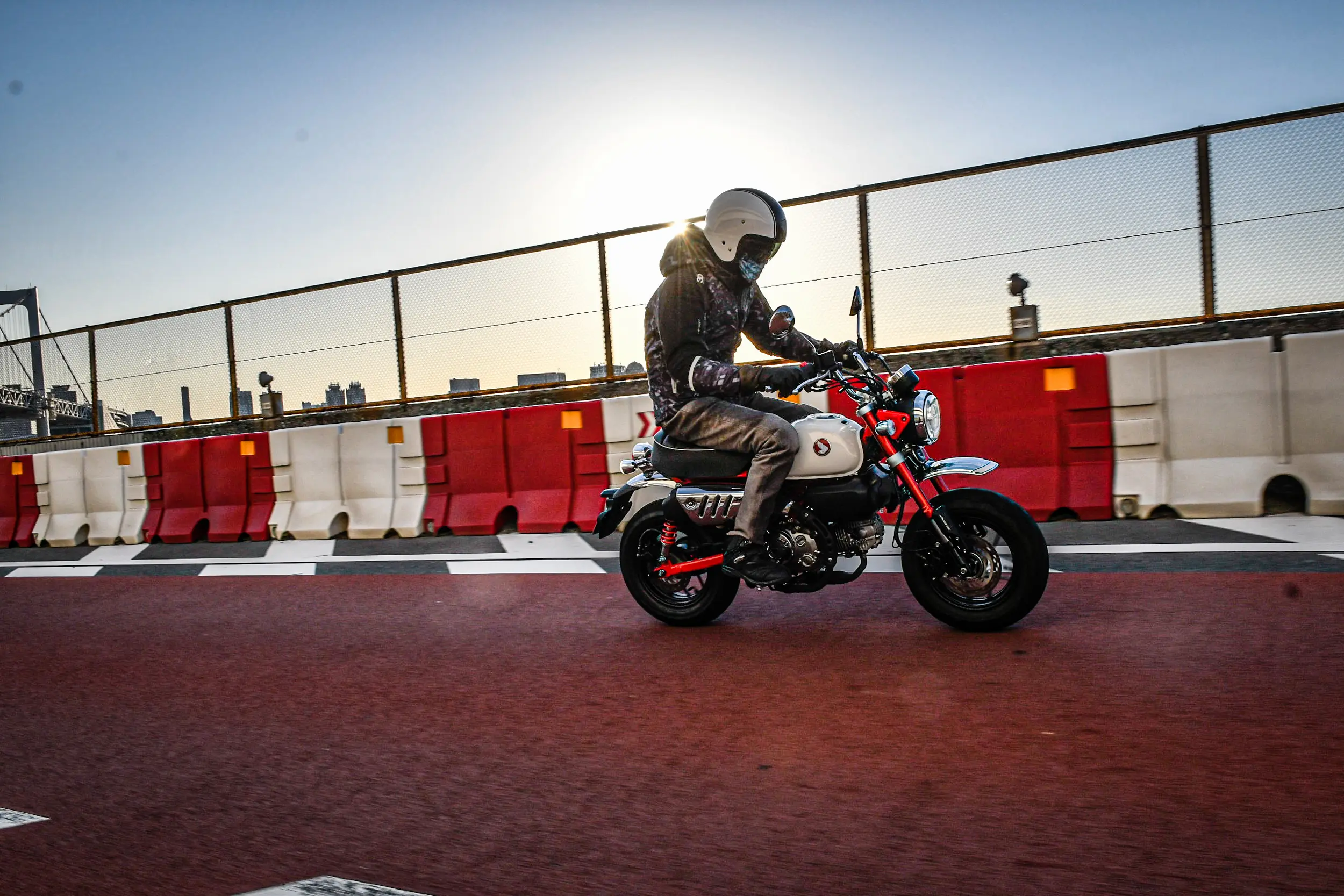 モンキー125　低走行 愛車（大型バイク）の年間走行距離が1000km未満で絶望したので125cc