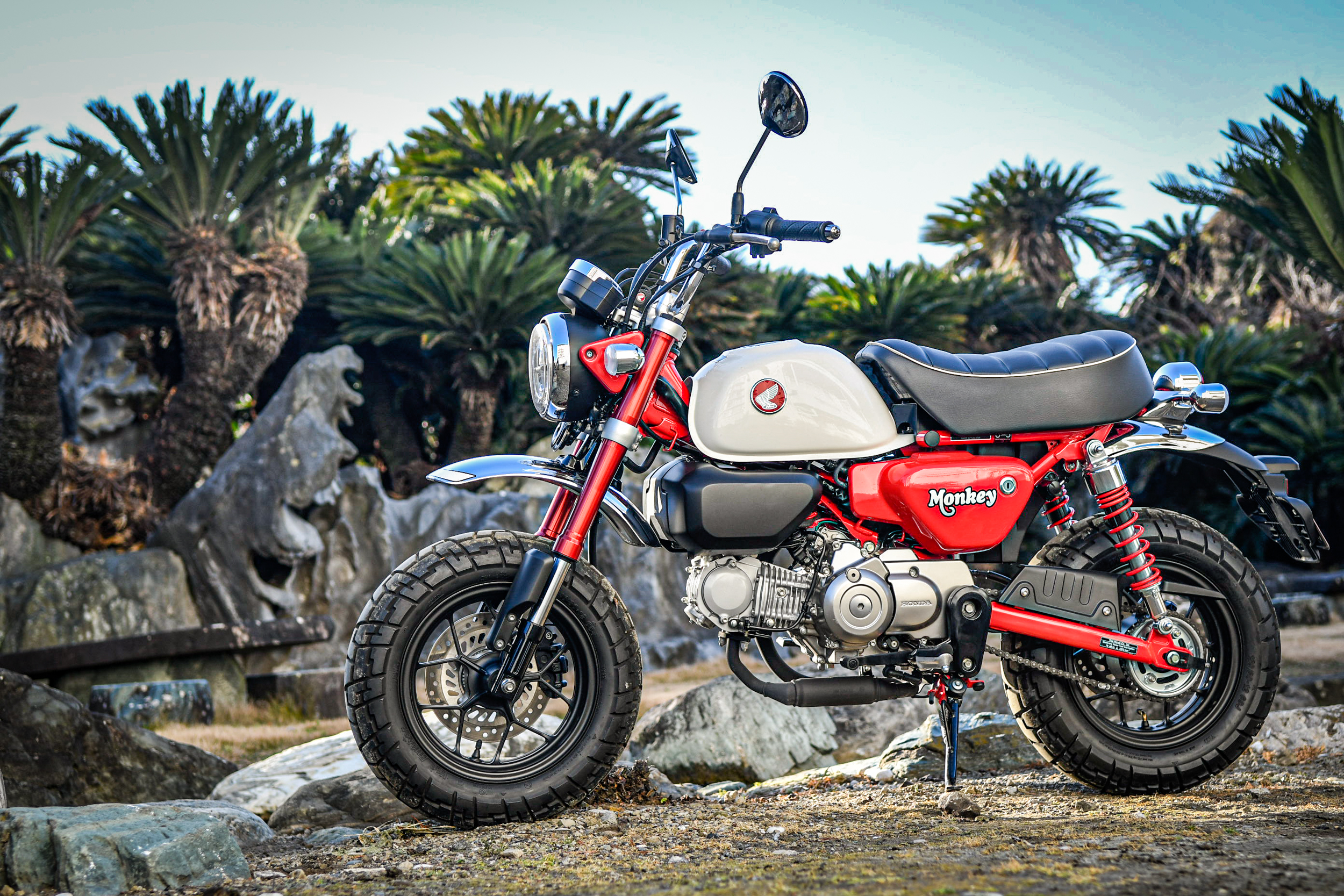 原点とは】大型バイク乗りが125ccMTバイク『モンキー125』に乗ると