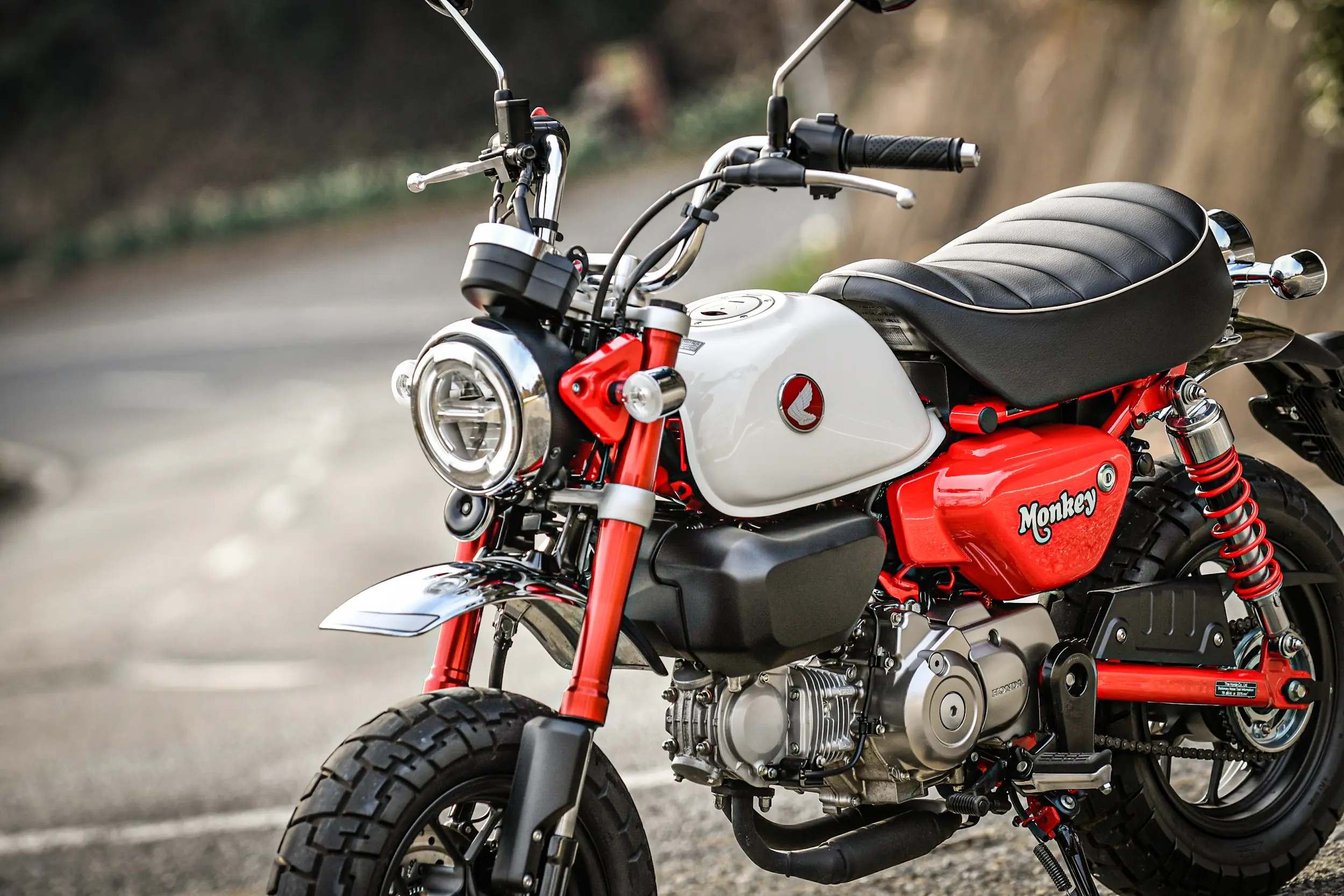 原点とは】大型バイク乗りが125ccMTバイク『モンキー125』に乗ると