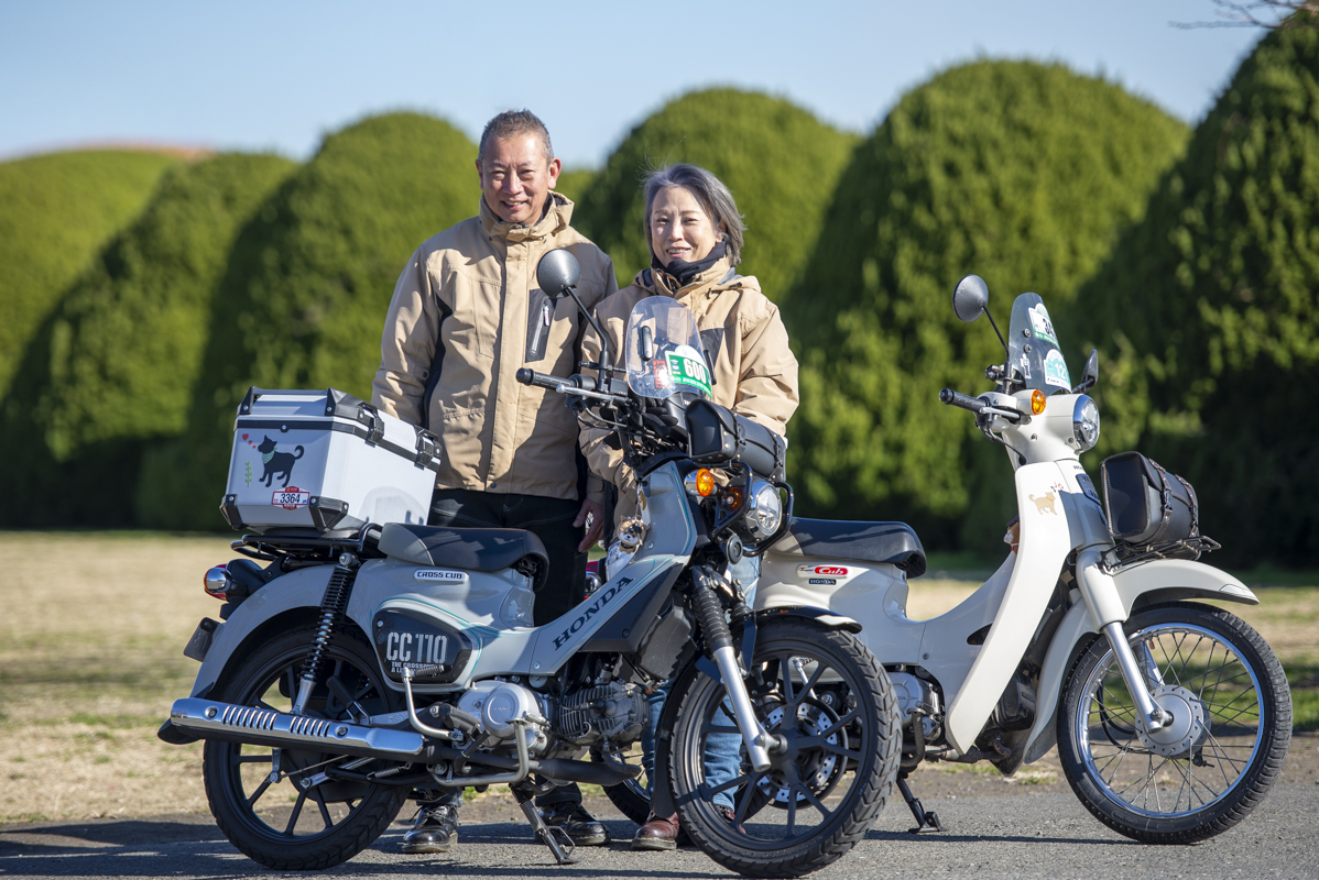 クロスカブ110とスーパーカブ110、2台のカブで広がった夫婦のライフ