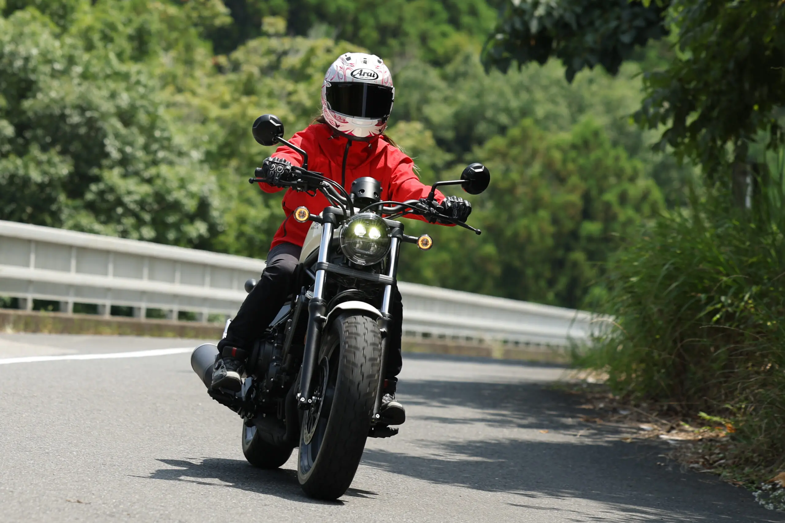 レーシング女子岡崎静夏の『いつもバイクで!』【Rebel 500編】操縦性