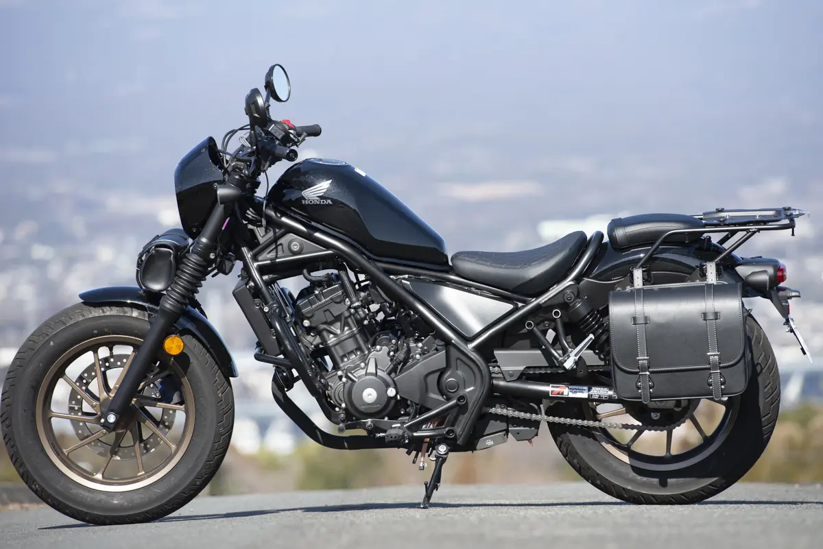 グロムからレブルへ。250ccへのステップアップにRebel 250 E-Clutchを