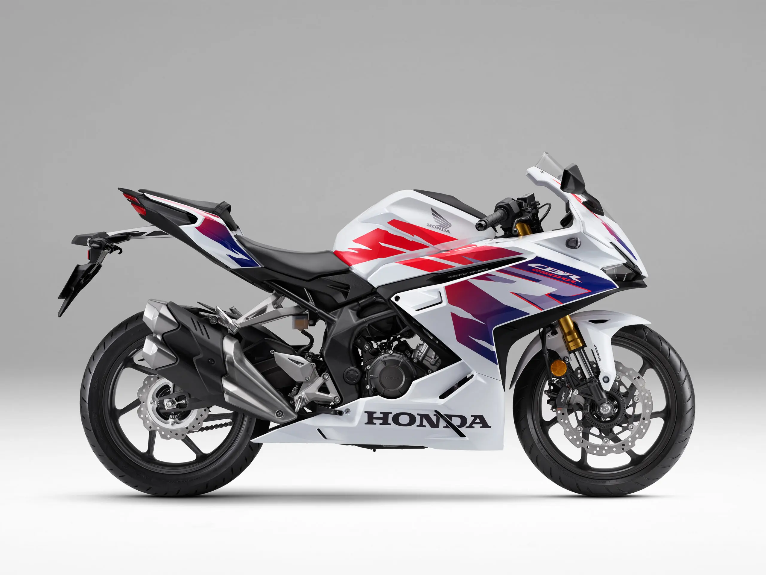 新型モデル『CBR250RR』が懐かしいイメージに変身！？最新型
