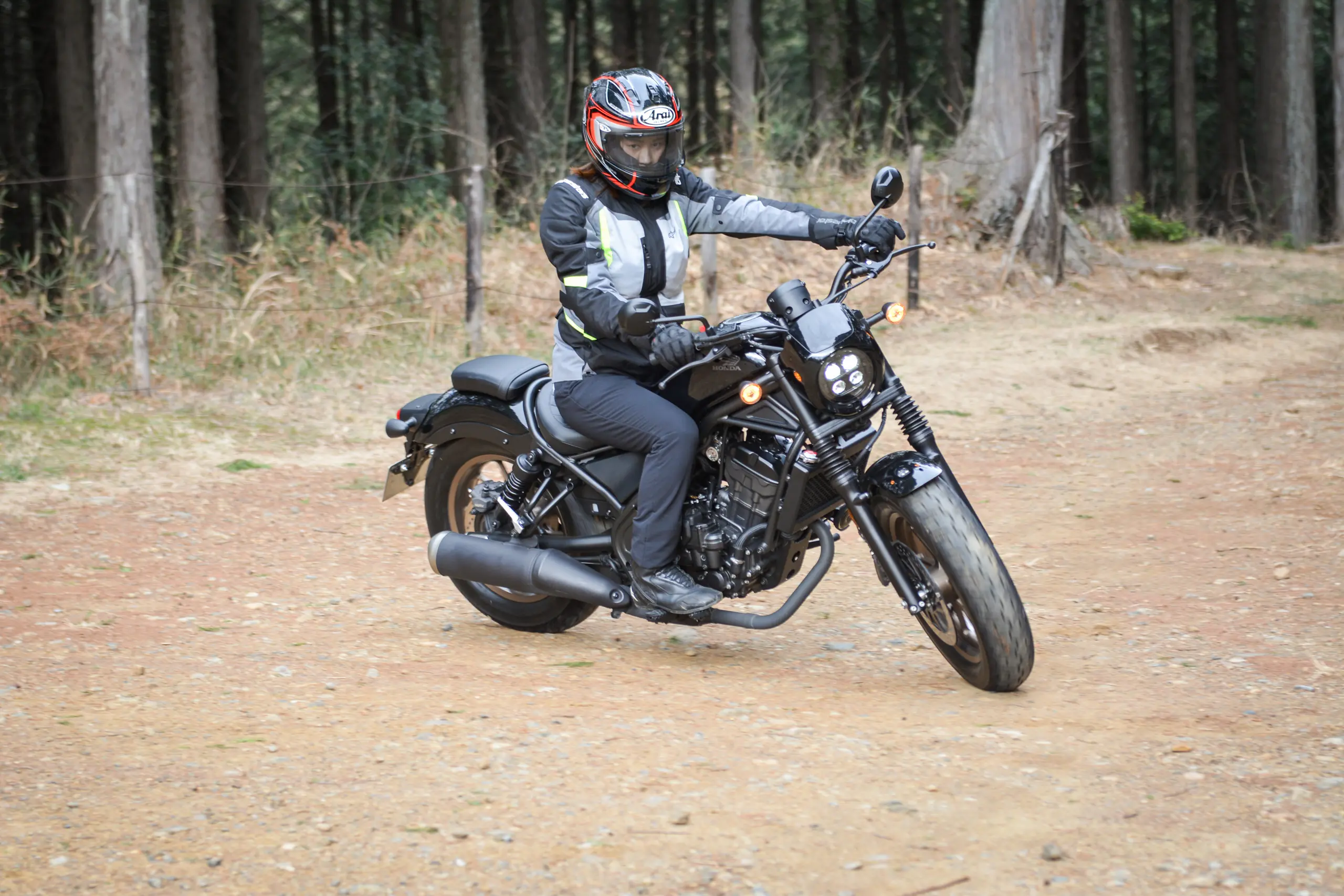 モトクロス女子 川井選手が体感したRebel 250 E-Clutchのおしゃれと