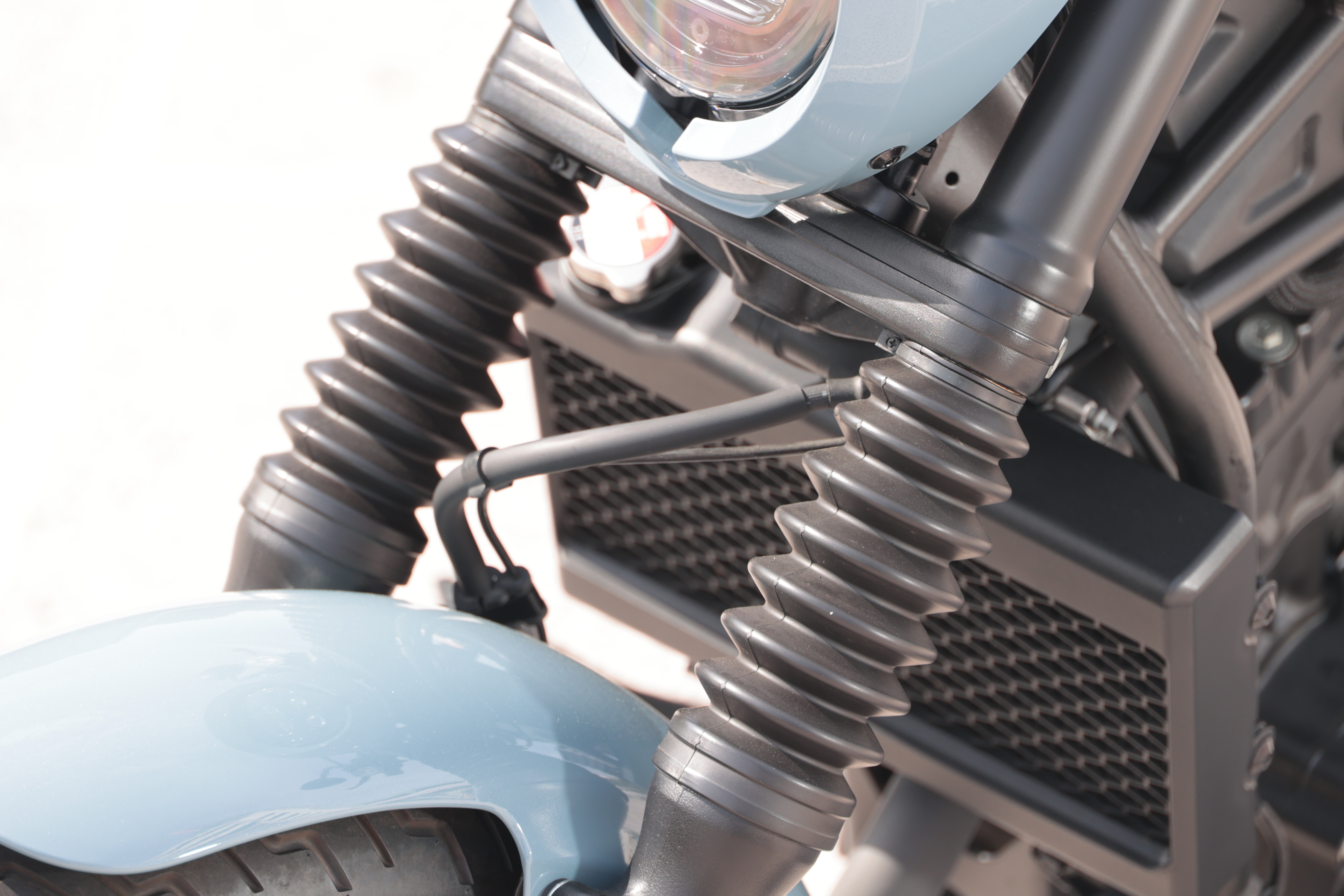 B-05_rebel250 s E-Clutch_フォークブーツ