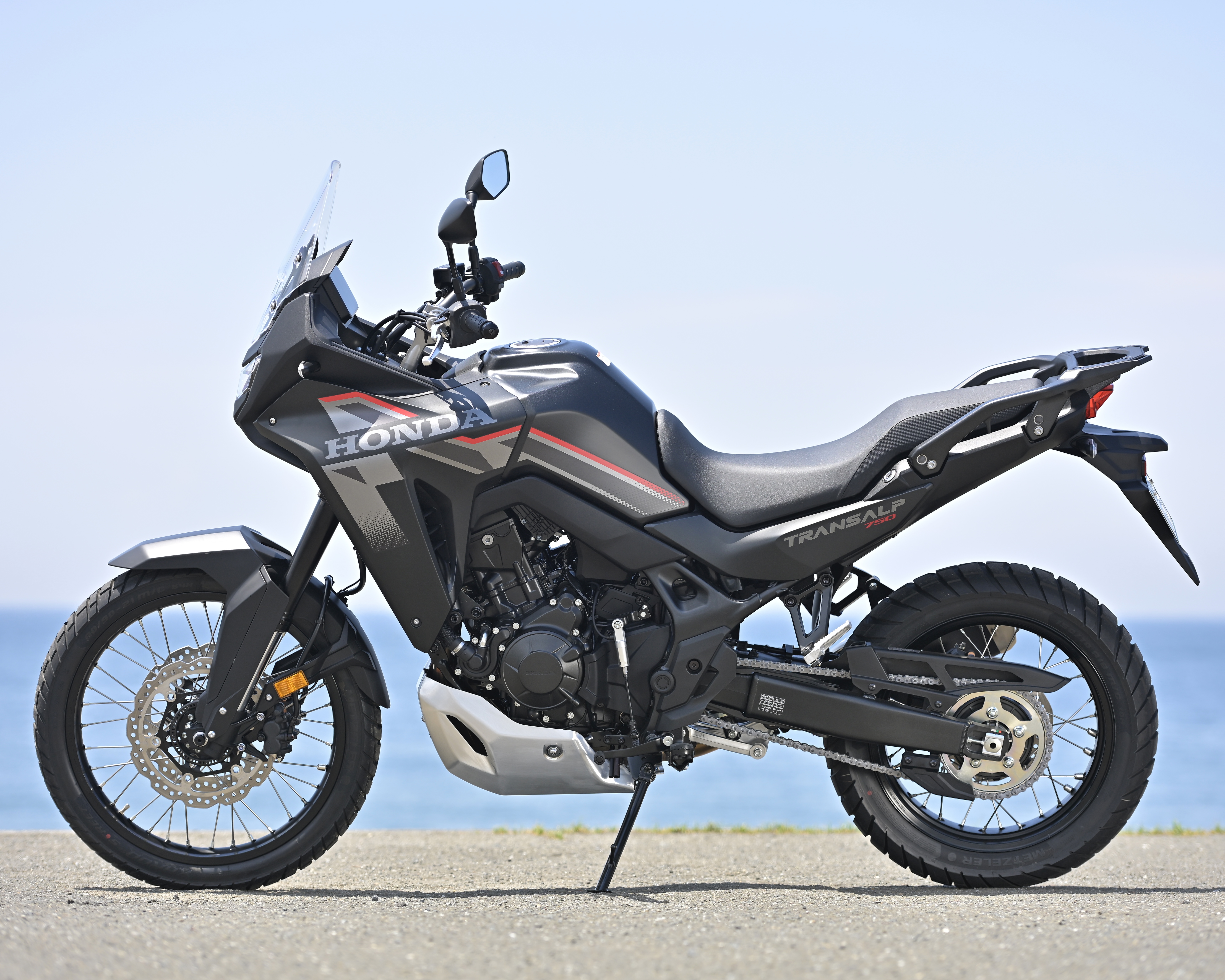 00_XL750TRANSALP_LEFT-SIDE