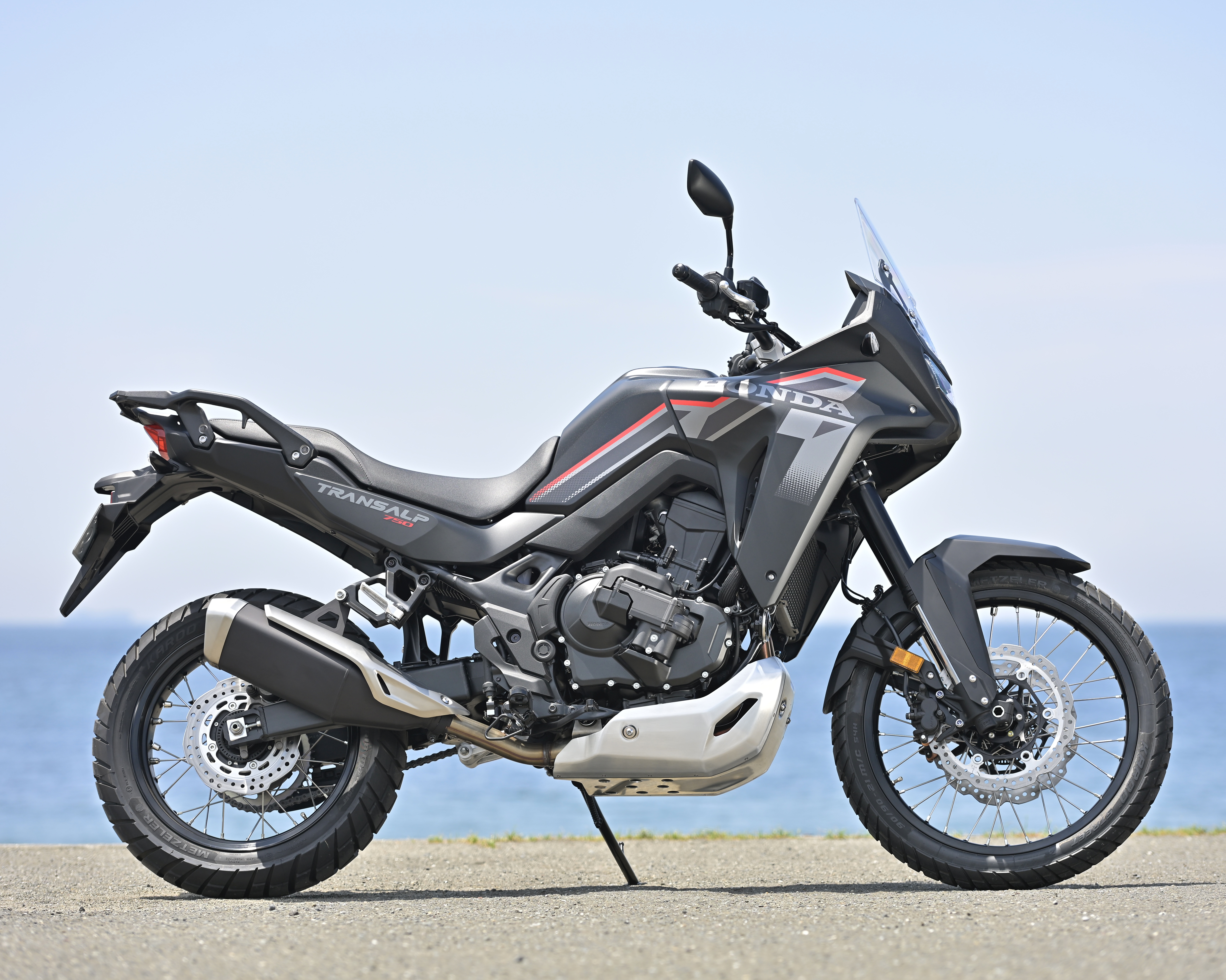 00_XL750TRANSALP_RIGHT SIDE
