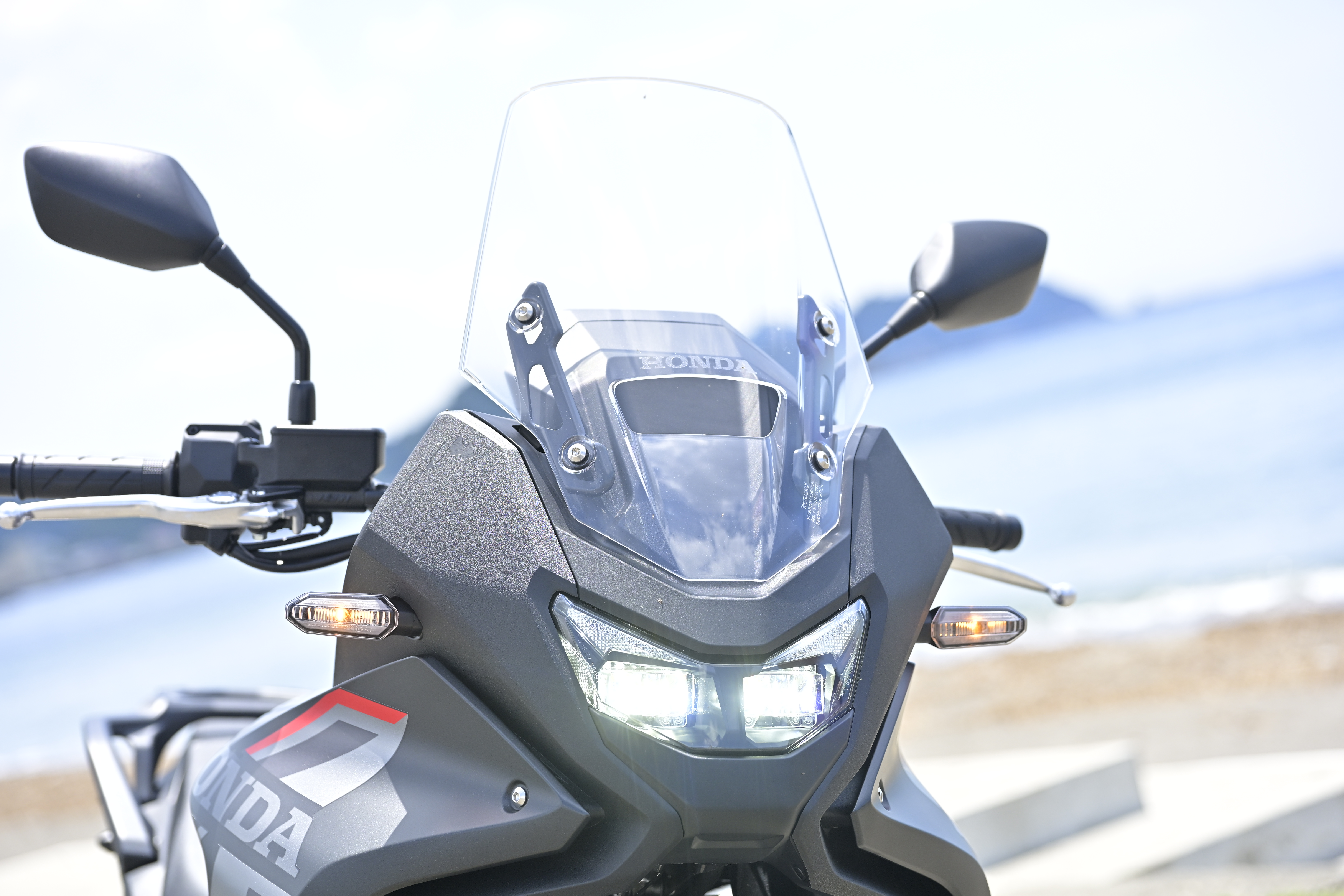 01_部分_XL750TRANSALP_RIGHT