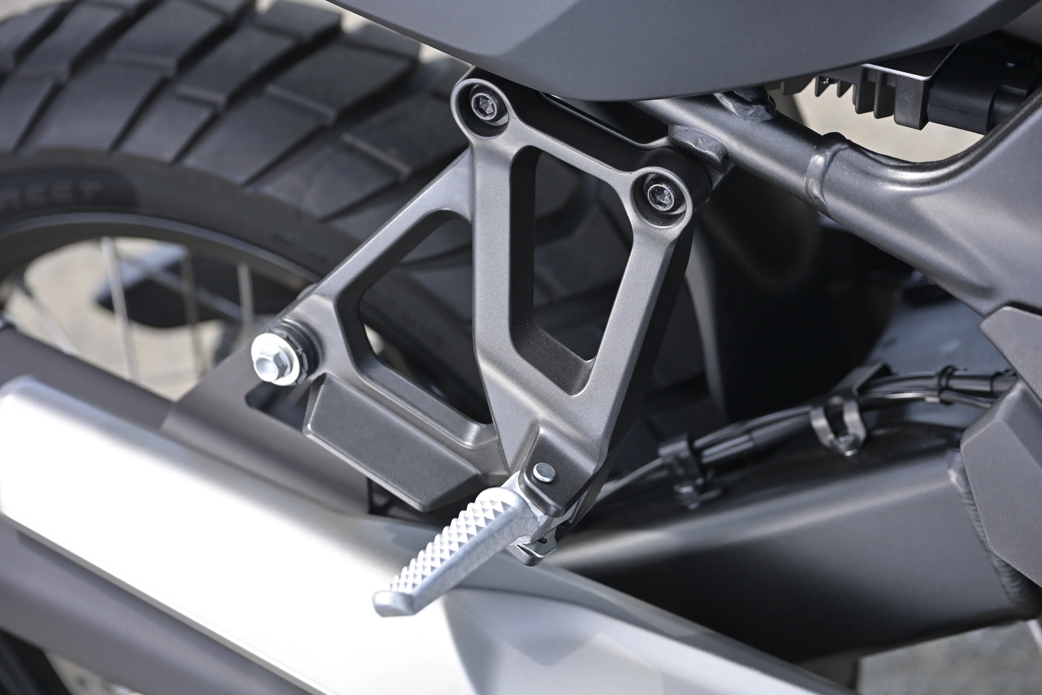 車両の魅力を深掘り】XL750 TRANSALP E-Clutchインプレ｜足つきに不安