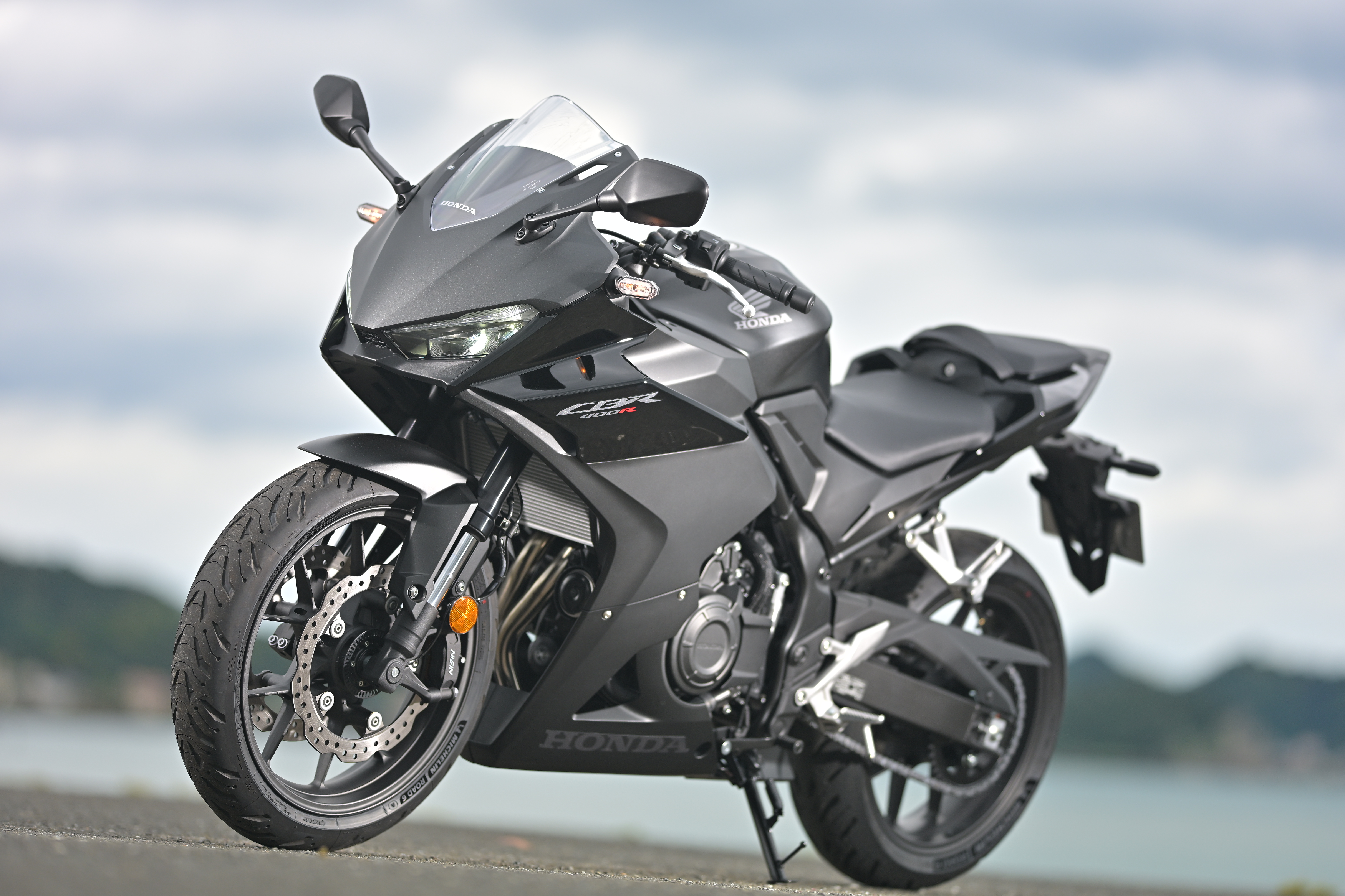 車両の魅力を深掘り】扱いやすさが光るオールラウンダー『CBR400R』｜4