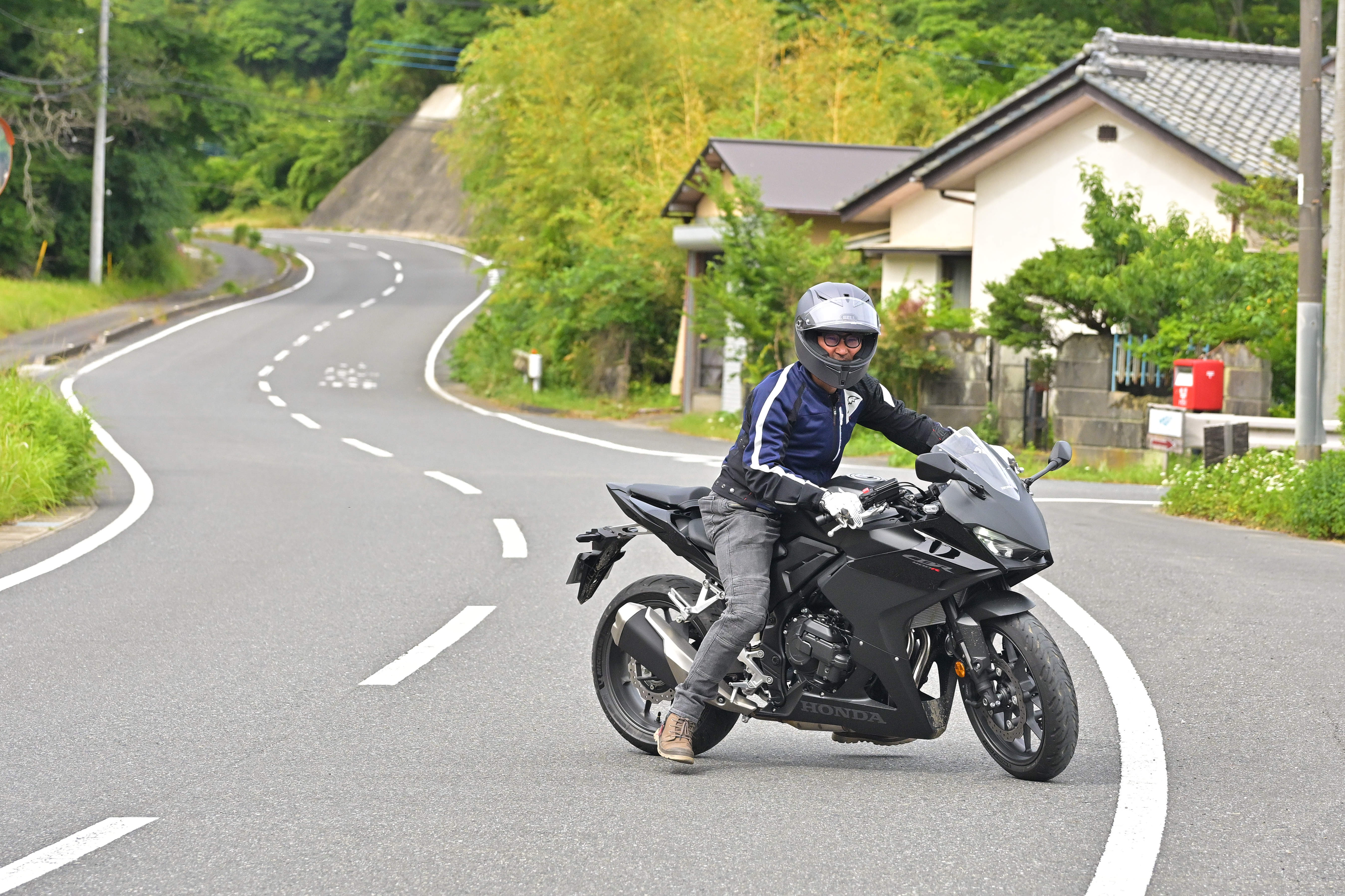 09_CBR400R E-Clutch_U turn