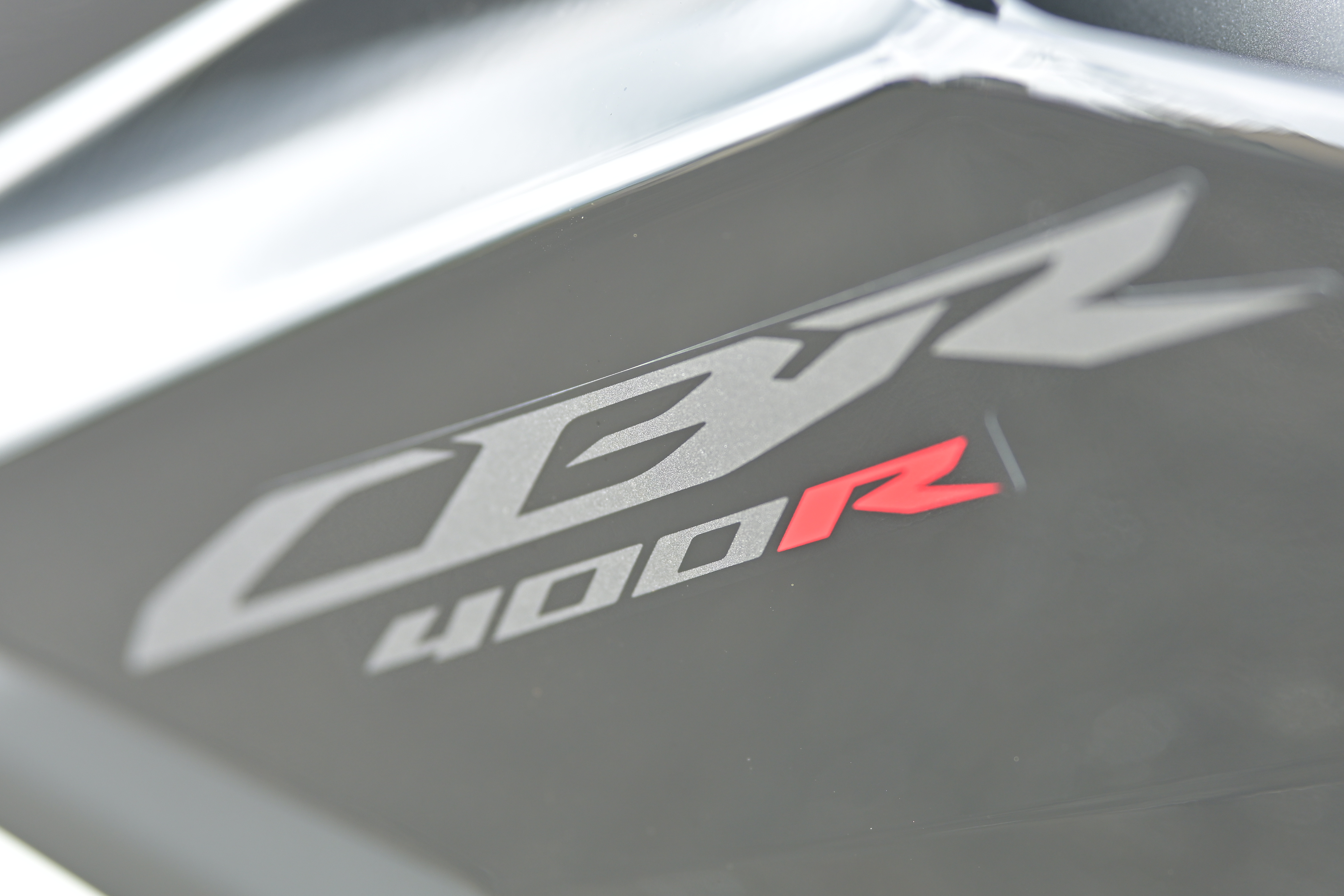 12_CBR400R E-Clutch_logo1