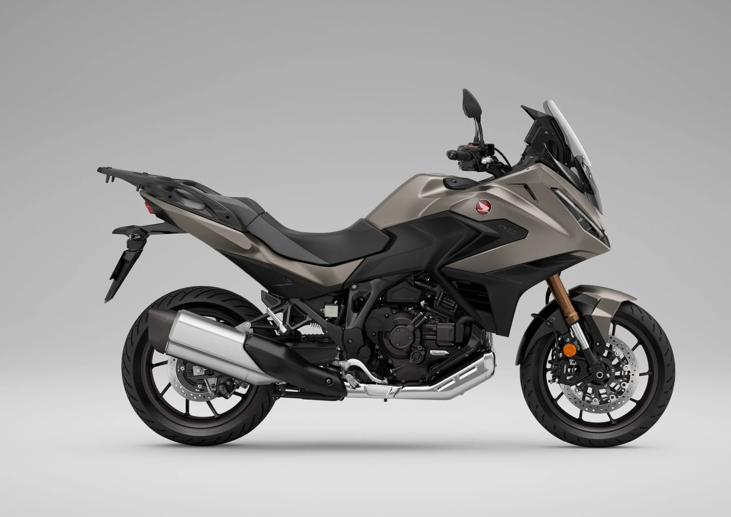 ホンダ 2025年モデル NT1100 純正シート　新品 NT1100』がまるで別のバイクに!? エンジンも足まわりも見た目も大幅に