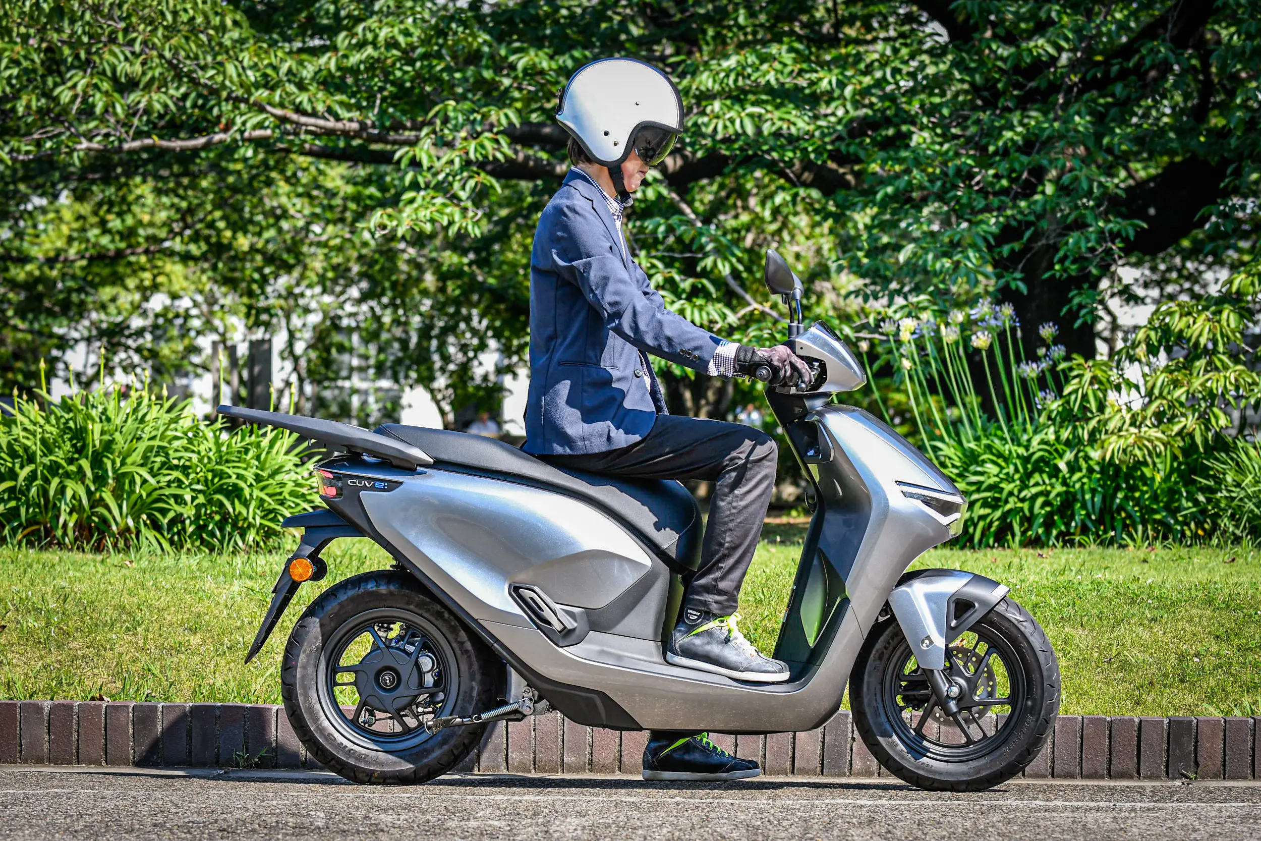 原付二種相当のEVスクーター『CUV e: 』ってどんなバイク？ 足つき性や 