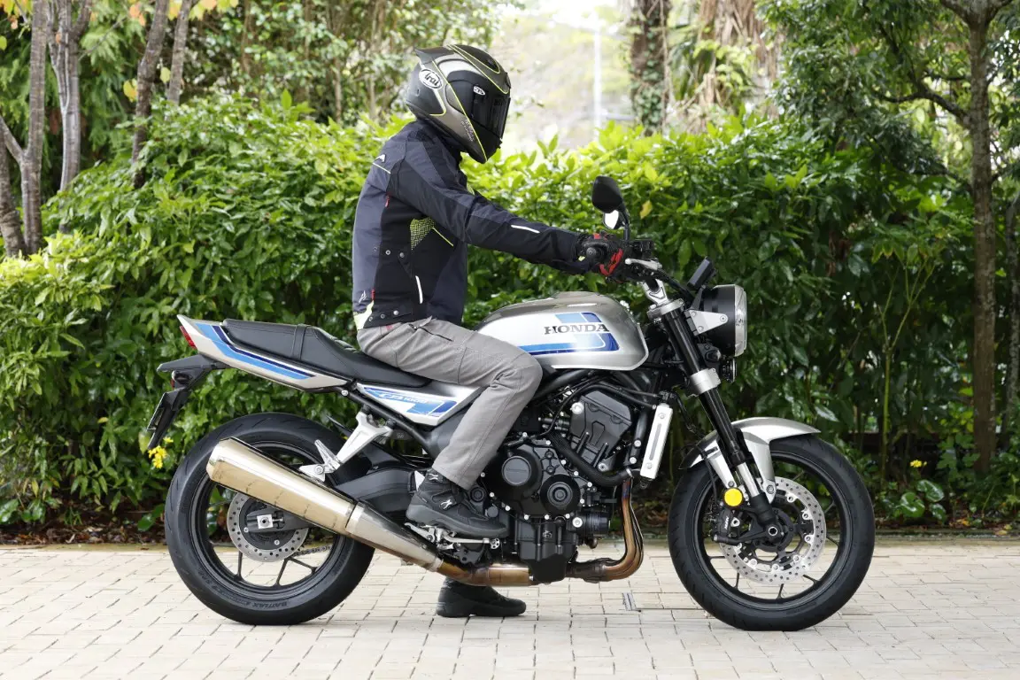 車両解説】「CB1000F」ってどんなバイク？ 足つき性やディテールなど