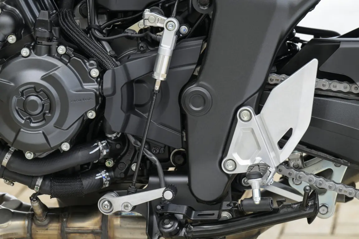 CB1000F」をもっと自分好みに！Honda純正アクセサリーでカスタマイズ