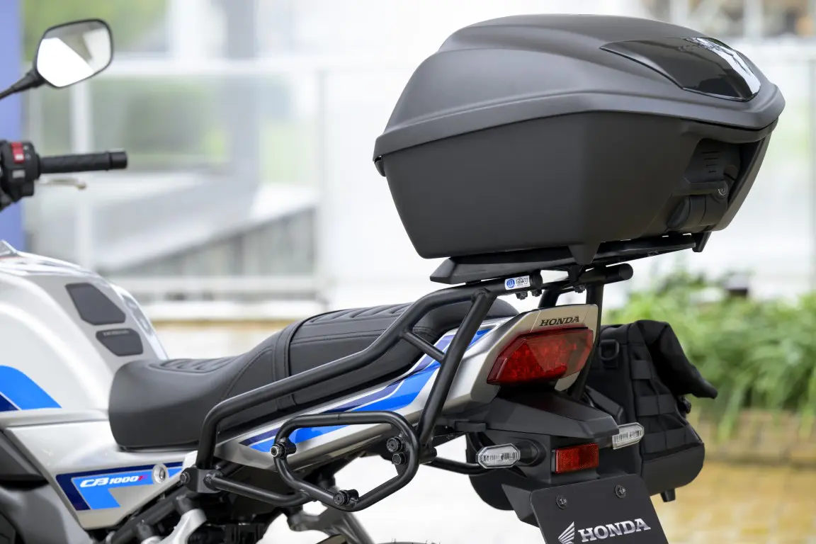CB1000F」をもっと自分好みに！Honda純正アクセサリーでカスタマイズ